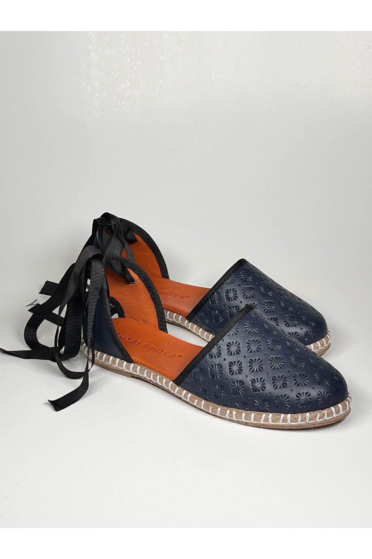 futsi shoes Çiçek Zımba Baskılı Bilekten Bağlamalı Lacivert Hakiki Deri Babet Espadril