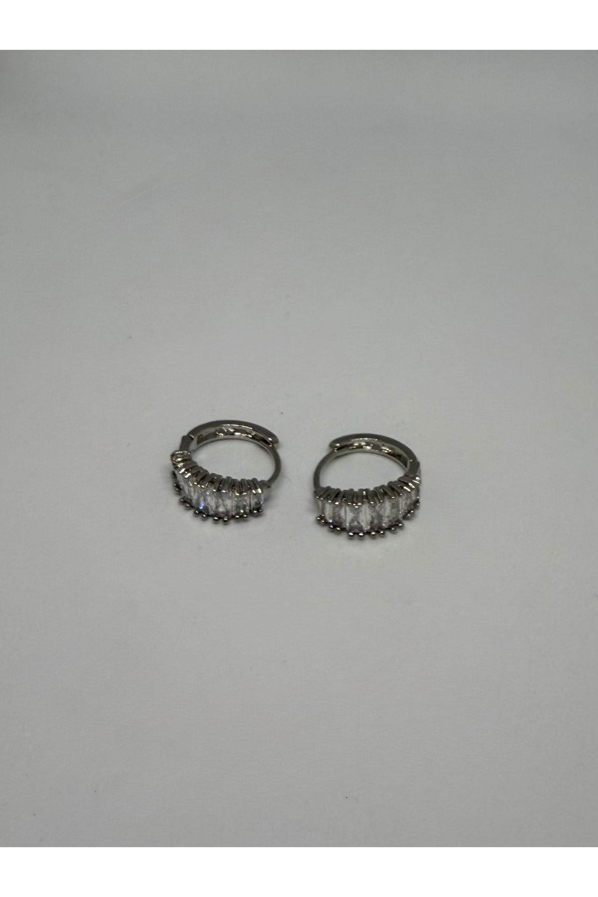 Gulsah's Store Çelik silver renk zirkon taşlı halka model küpe
