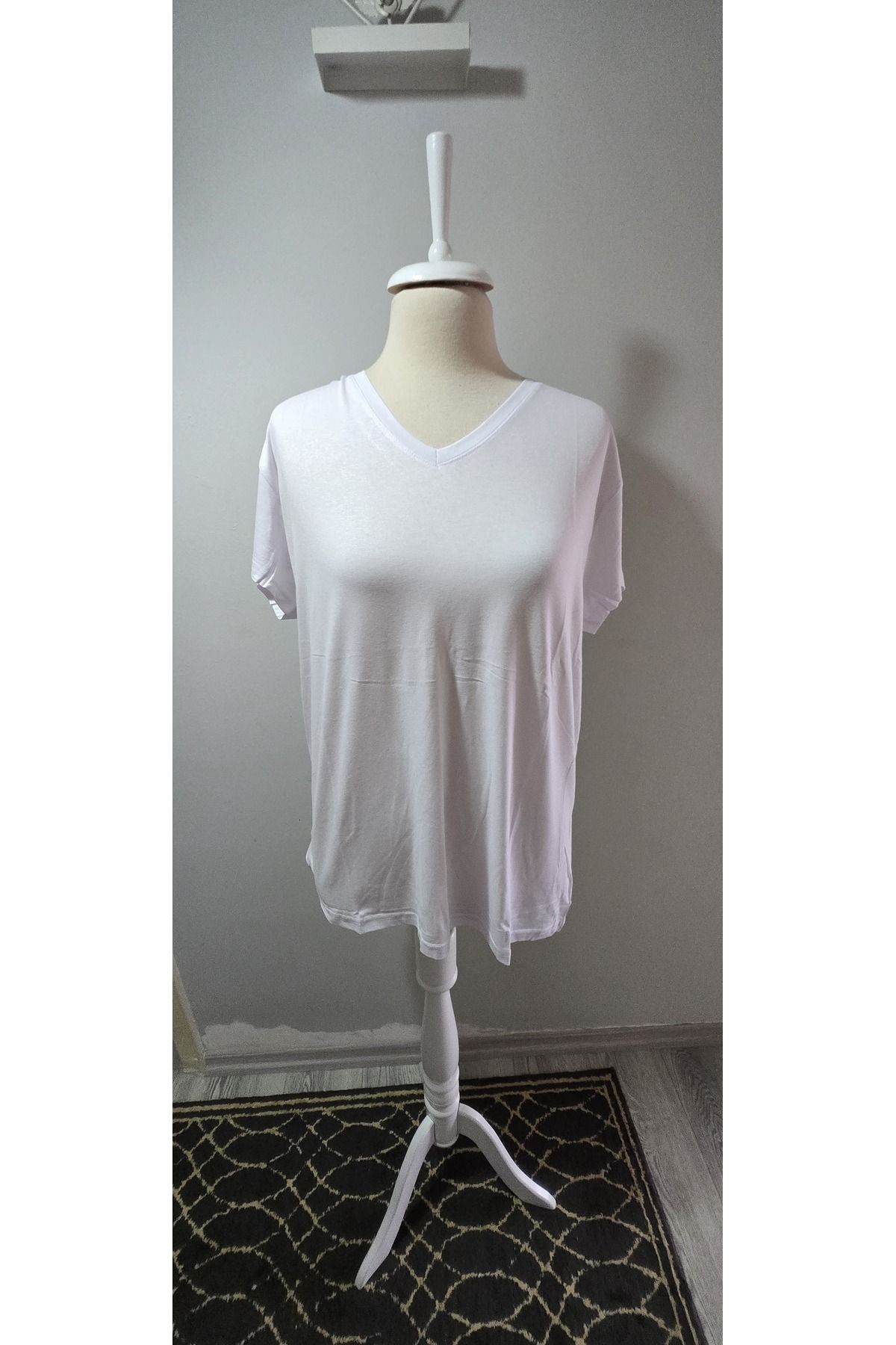 Halil Çağan V yaka Basic Tshirt