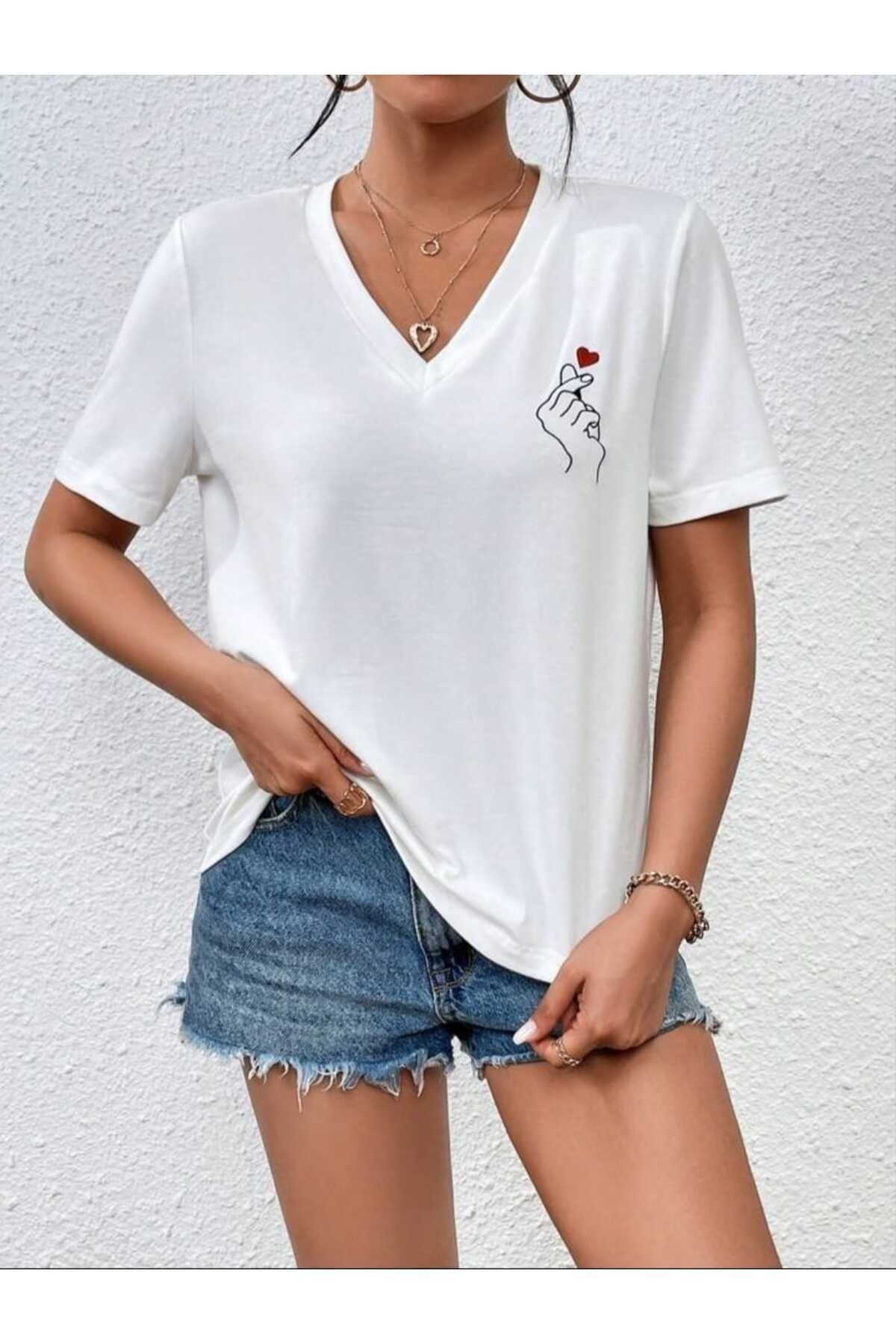 WOODROFFE Kadın Sevgi Baskılı Beyaz Siyah V yaka T-Shirt Salaş