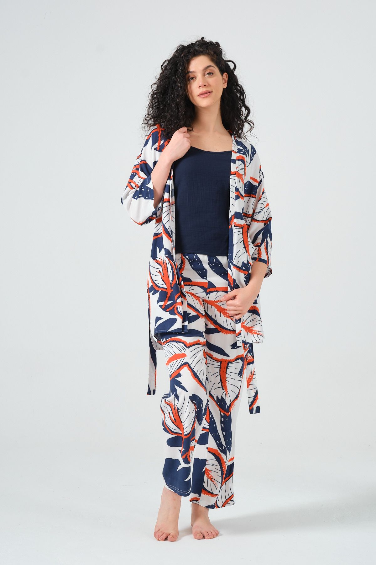 Dika 2551 3’lü Desenli Kimono Pijama Takımı – Askılı Bluz + Pantolon + Kimono