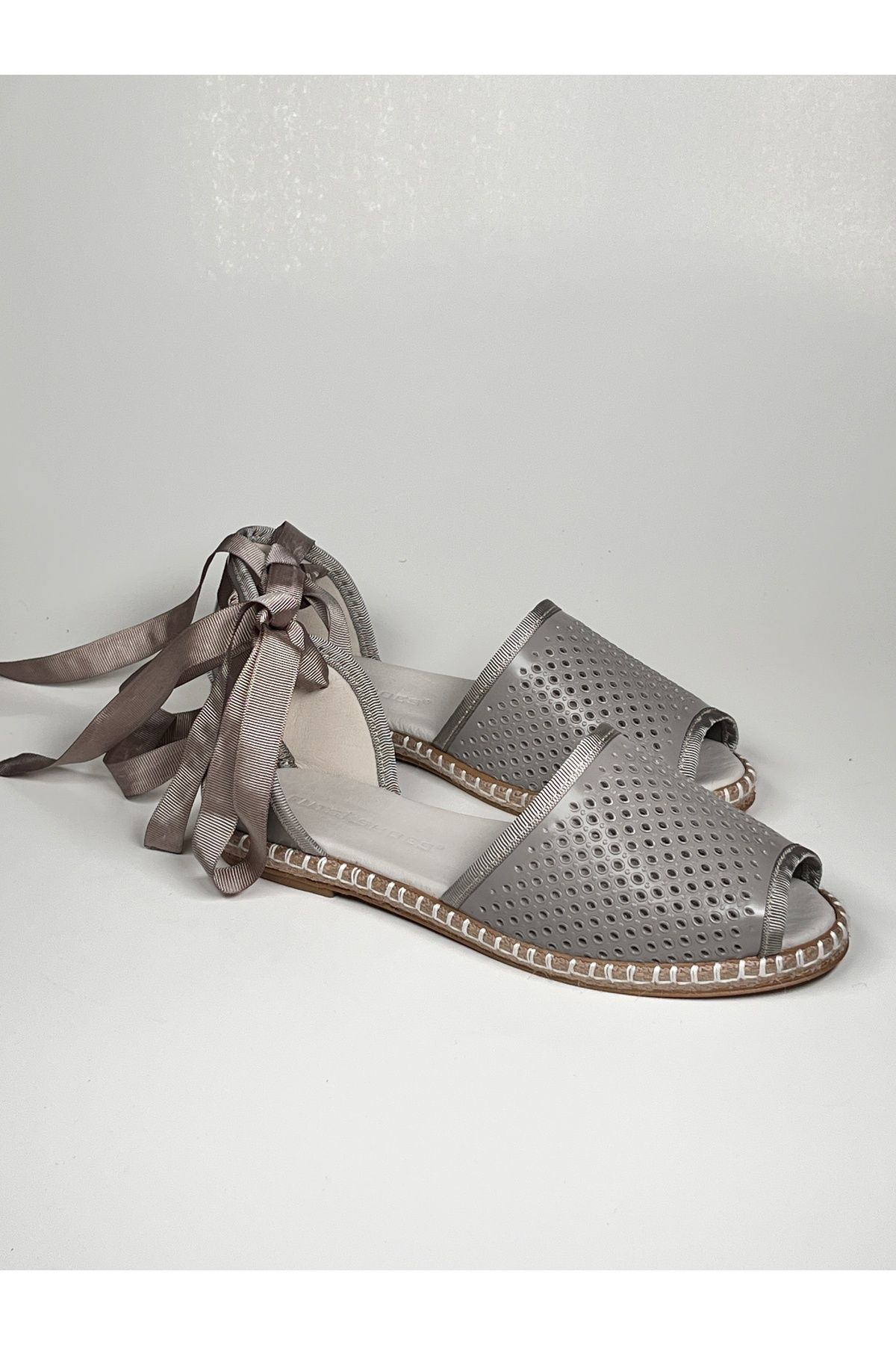 futsi shoes Kuş Gözü Zımbalı Bilekten Bağlamalı Gri Hakiki Deri Babet Espadril