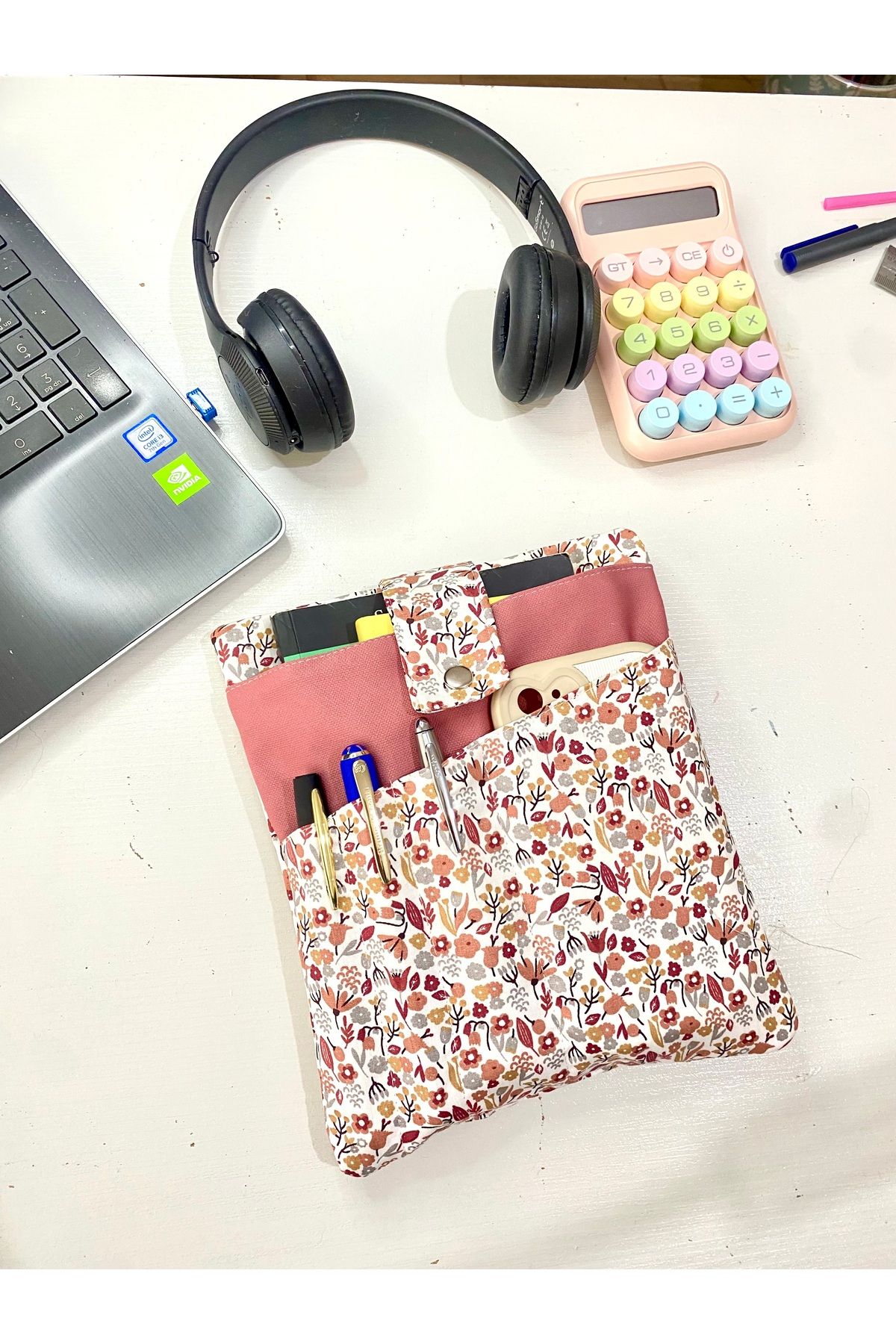 Hazal Atelier Kitap taşıma çantası , kitap kılıfı, kalem ve telefon bölmeli , yıkanabilir kumaş