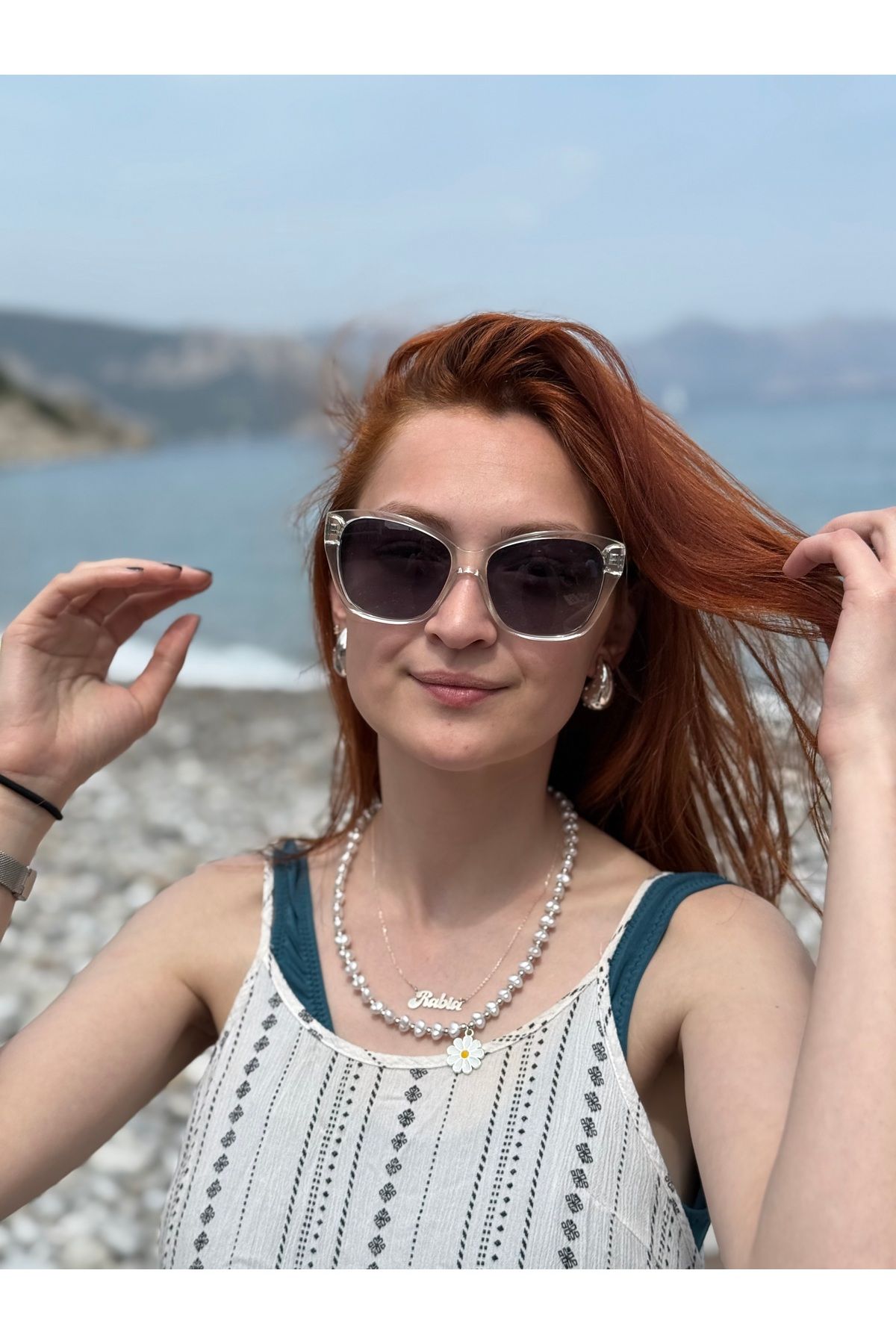 Ferrucci Şeffaf Oval Çerçeveli Siyah Saplı ve Camlı Şık Kadın Güneş Gözlüğü
