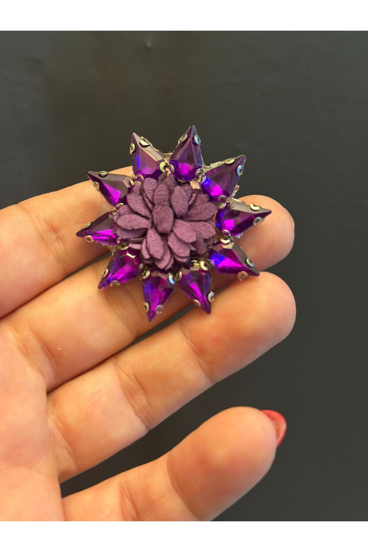 Gönülden Tasarım ÜTÜ İLE YAPIŞAN KASALI TAŞLI ÇİÇEK ARMA DİKİŞ AKSESUARI 4X4 CM Mor