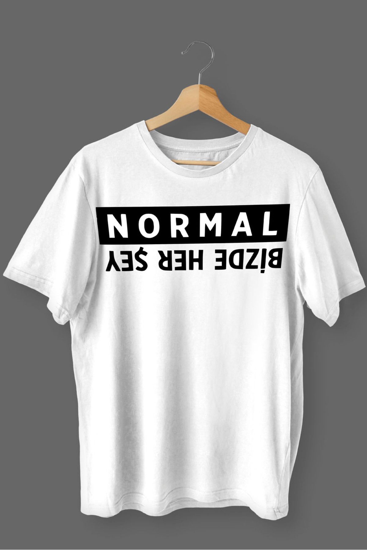 MLH STORE Normal Bizde Her Şey Baskılı Pamuklu Likralı T-shirt (Siyah Yazılı Beyaz) XL Beden