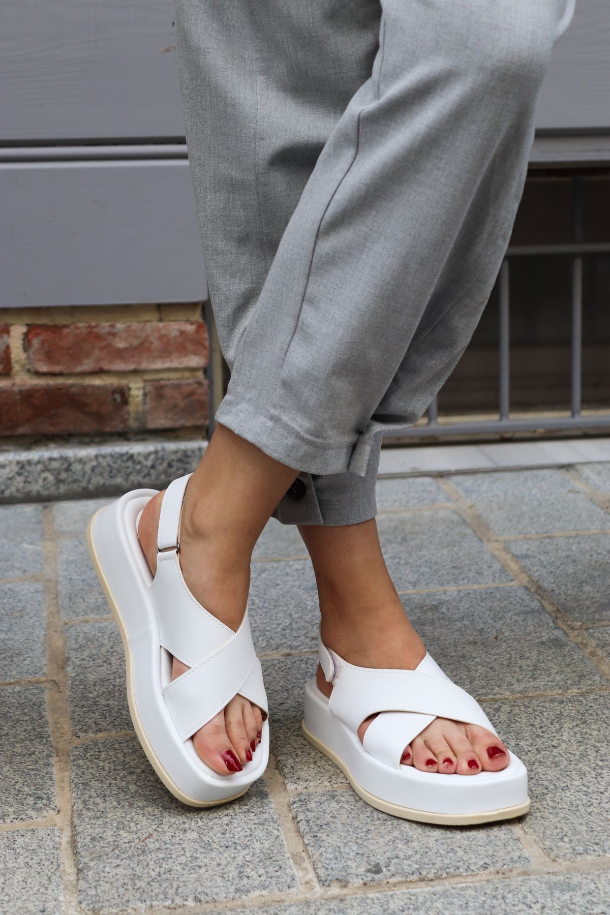 Yula Fashion Shoes Royd Kadın Çapraz Cırt Bant Sandalet