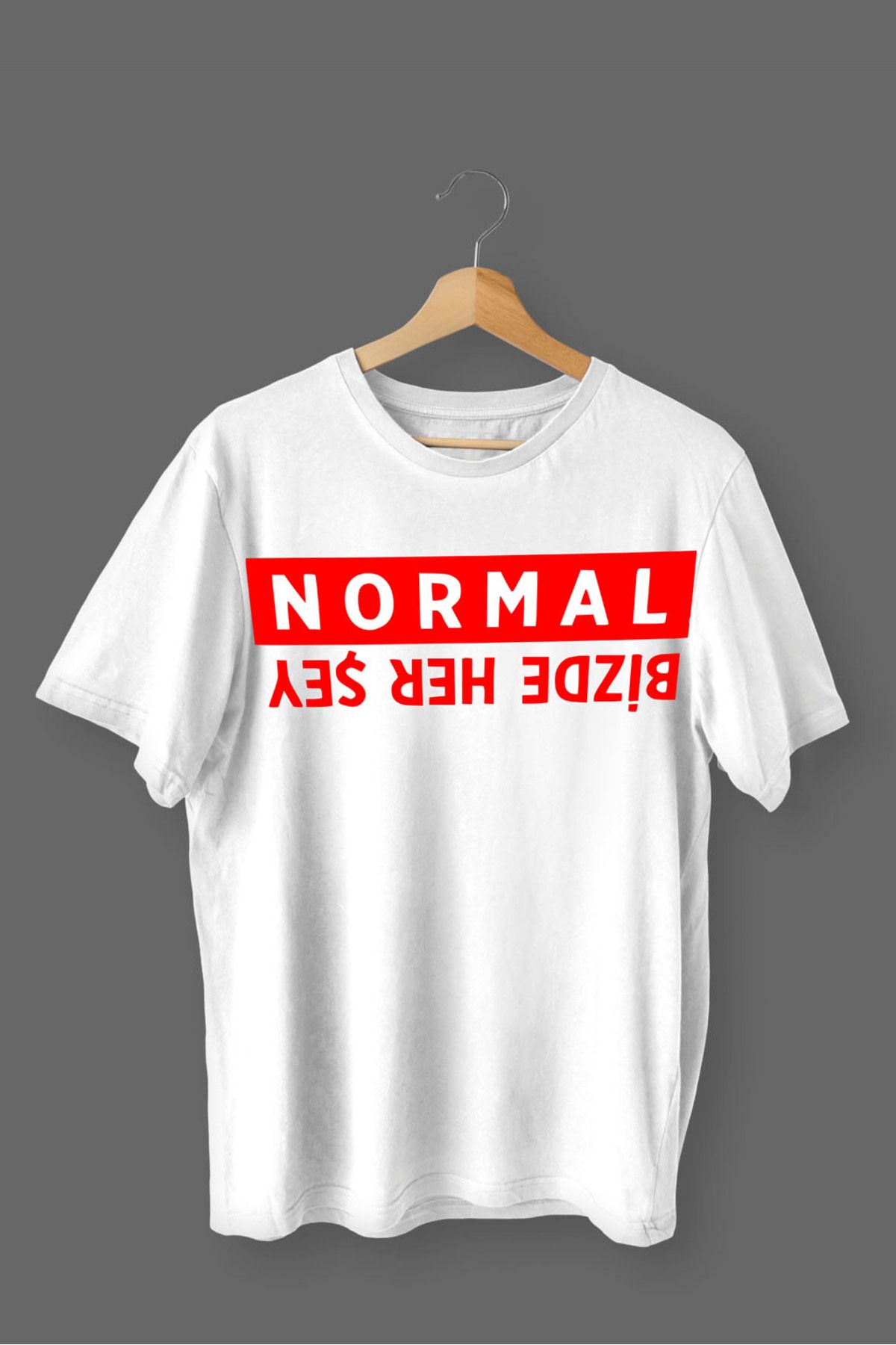 MLH STORE Bizde Her Şey Normal Baskılı Pamuklu Likralı T-shirt (Kırmızı Yazılı Beyaz) L Beden