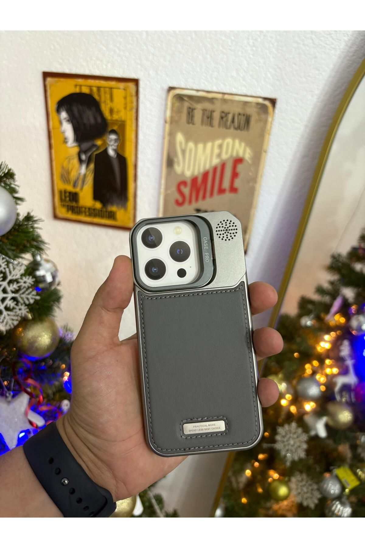 Kilif365 iPhone 15 Pro Metalik Şık Deri Parçalı Kamera Tripotlu Telefon Kılıfı
