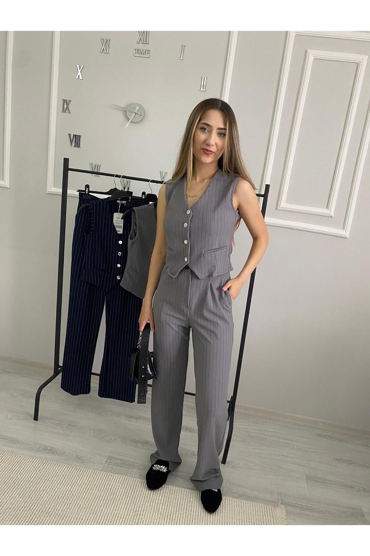 Butik Çizgili V Yaka Yelek ve Pantolon Takım