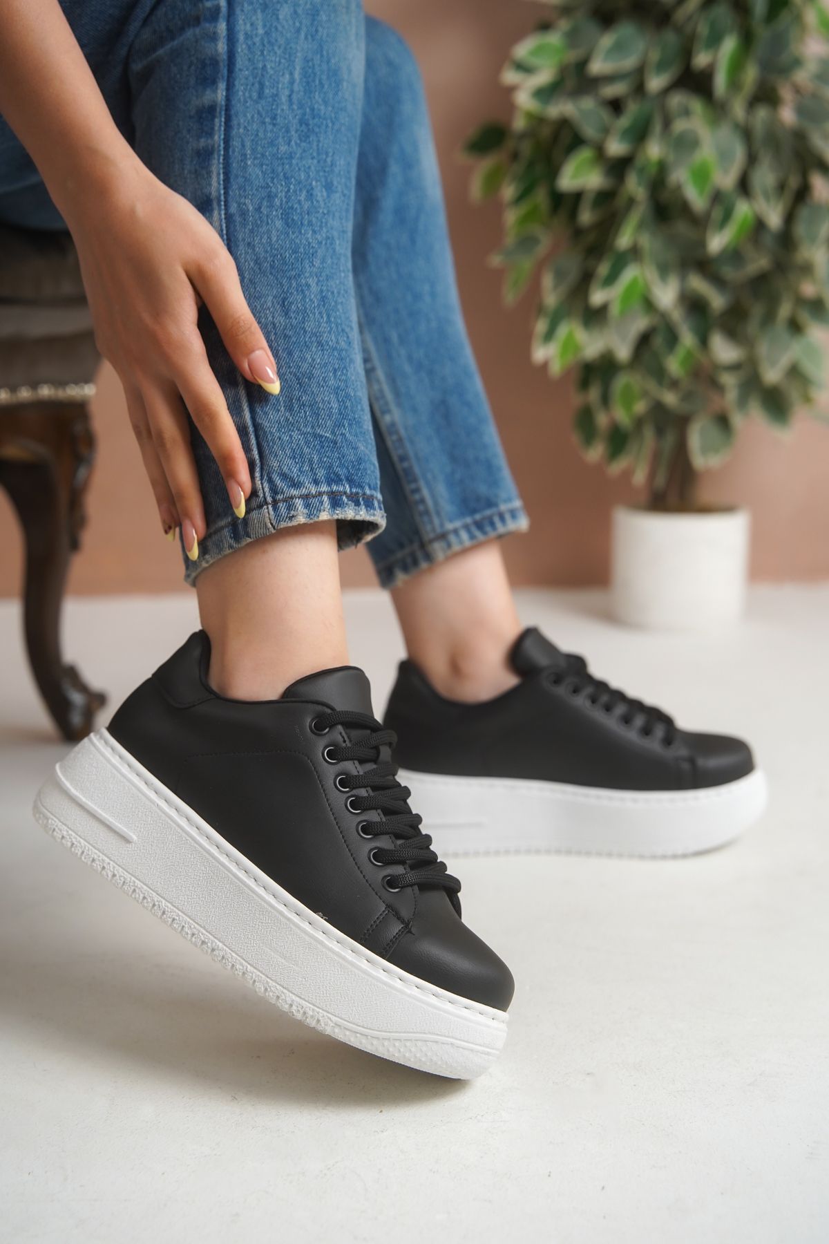 Krowaz Armour Beyaz Yüksek Tabanlı Siyah Kadın Günlük Sneaker, Yürüyüş Spor Ayakkabı