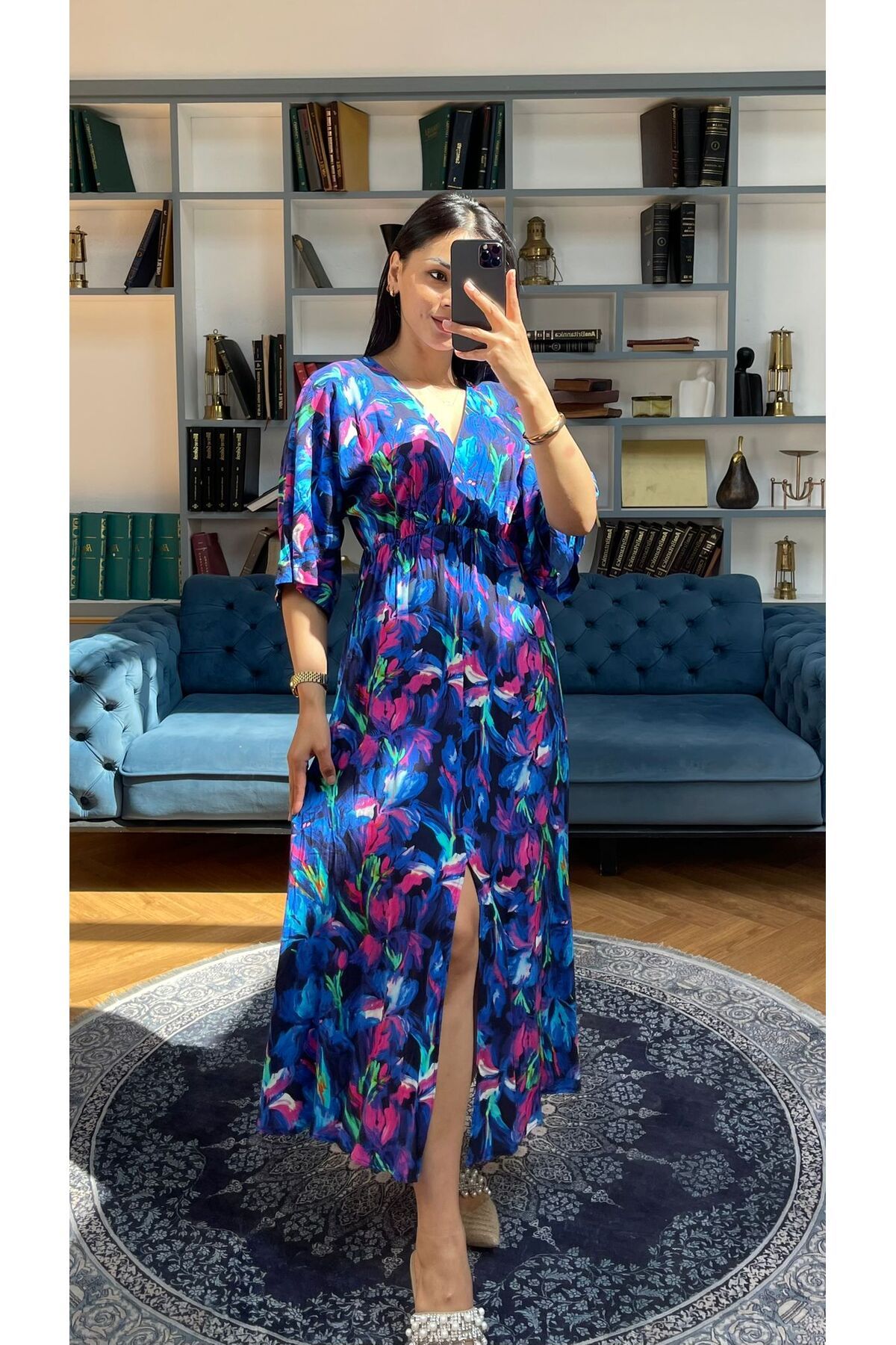 Nida Boutique V Yaka Yarım Kol Beli Lastikli Önden Yırtmaçlı Viskon Elbise