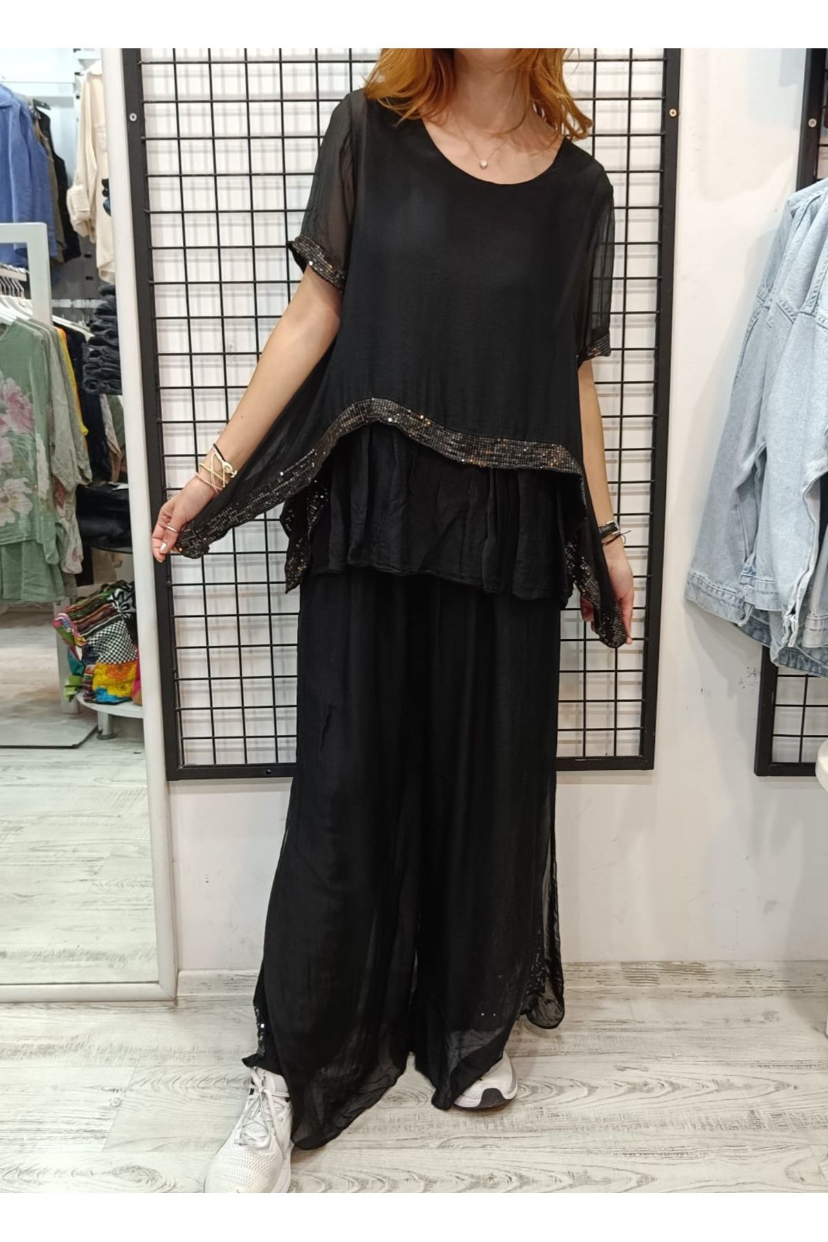 Butik Şans Pul Payet Detaylı Bisiklet Yaka İpek İtalyan Bluz