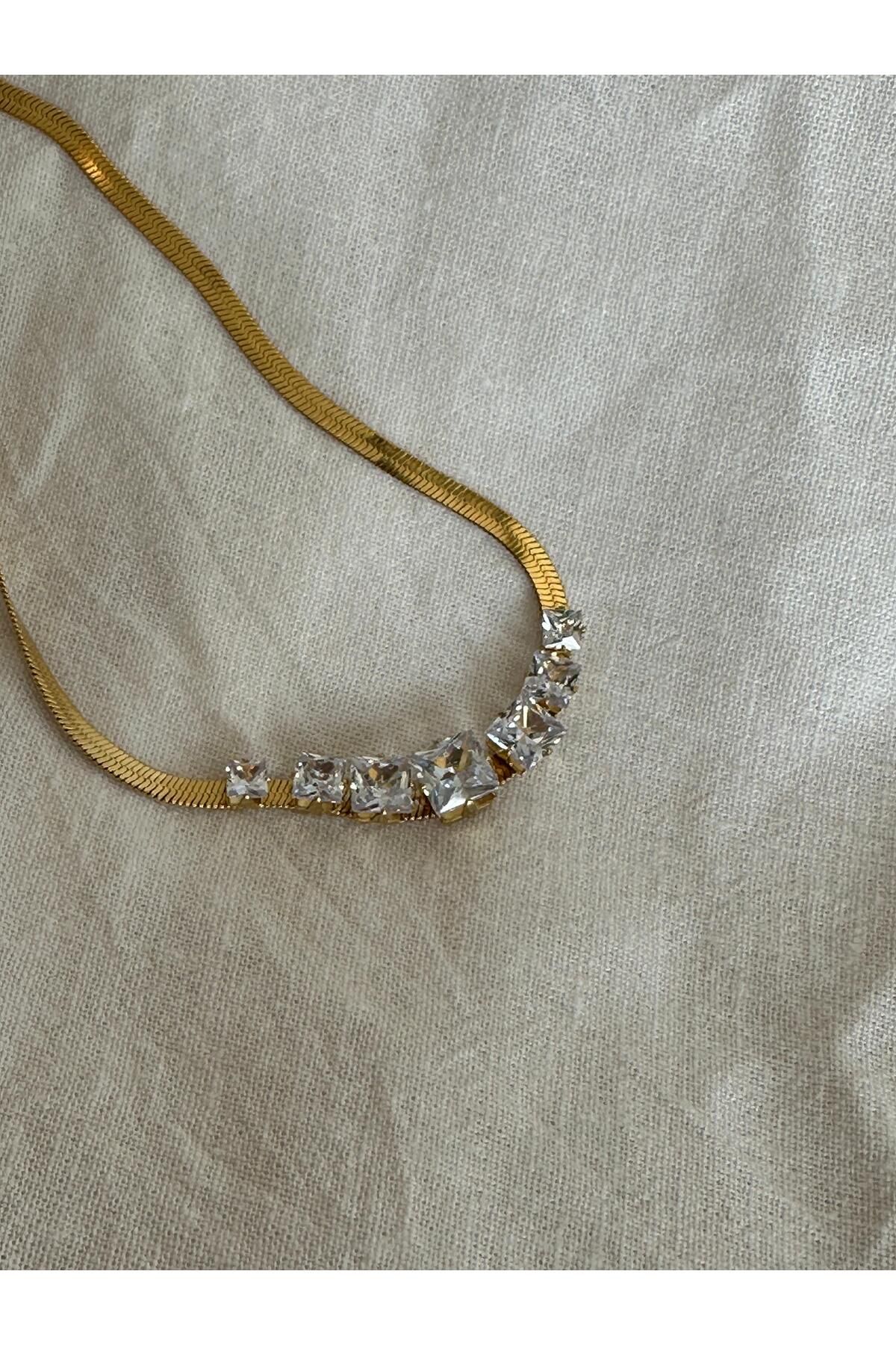 YAKA ART Sıralı Pırlanta Taş Görünümlü Gold Renk Kadın Çelik Kolye