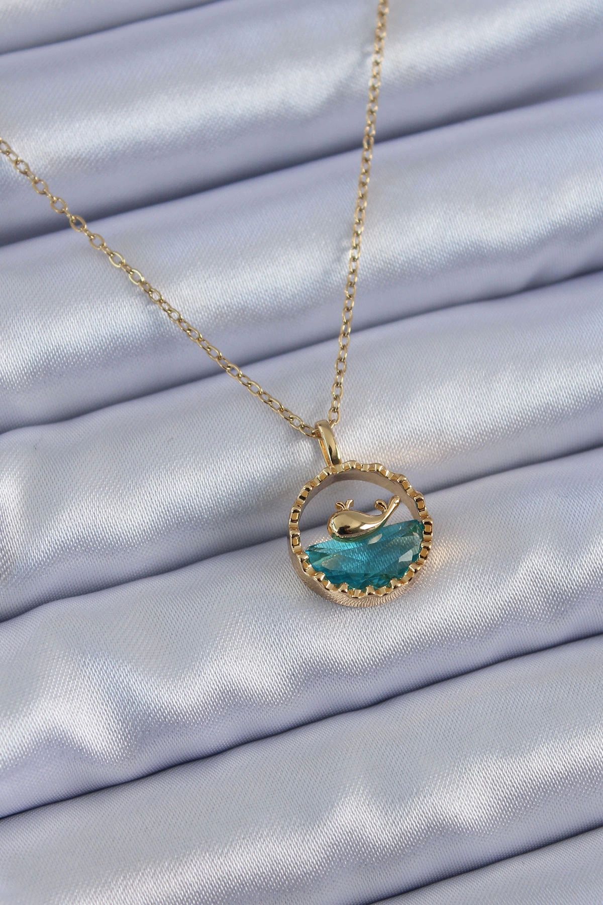 Ekince 316L Çelik Gold Renk Balina Figür Kristal Taşlı Kadın Kolye