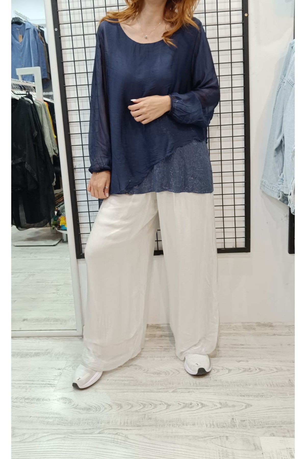 Butik Şans Yandan Bağlama Detaylı Pul Payetli İpek İtalyan Bluz