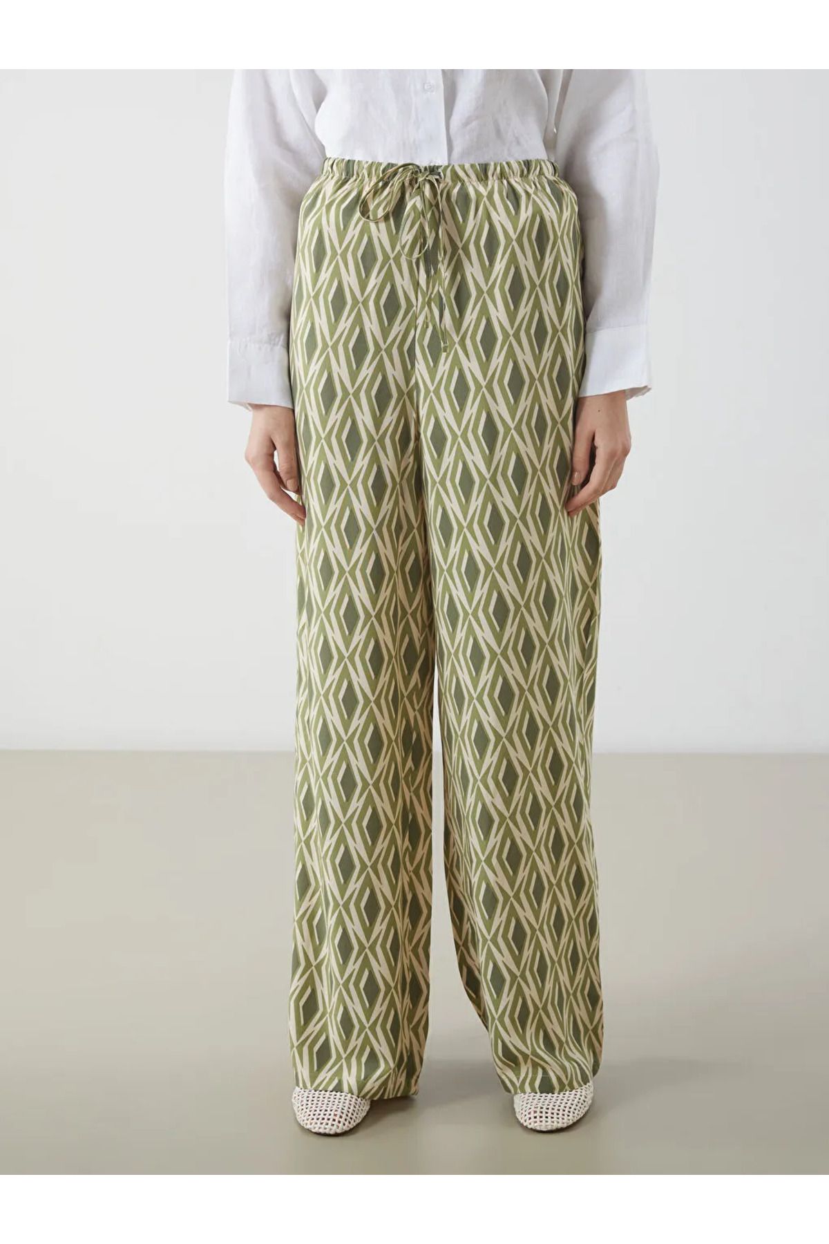 LC Waikiki-Pantaloni de damă cu model LCW, verde modest, cu talie elastică 4