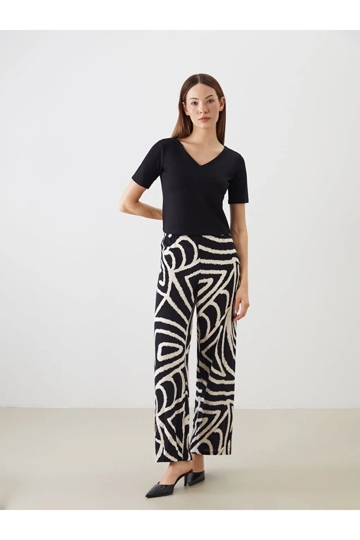 LC Waikiki LCWAIKIKI Classic Siyah Beli Lastikli Desenli Geniş Paça Kadın Pantolon