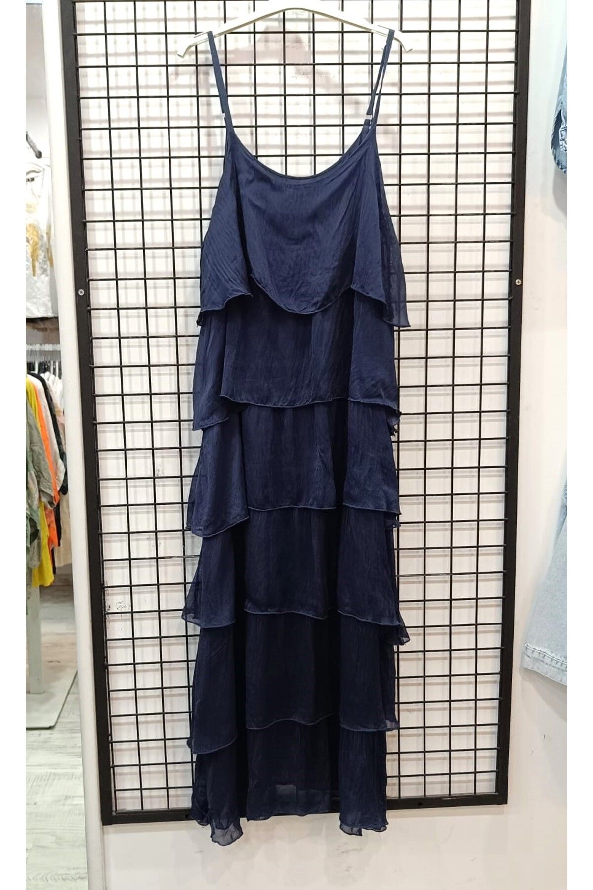 Butik Şans Askılı Kat Kat İtalyan İpek Uzun Elbise