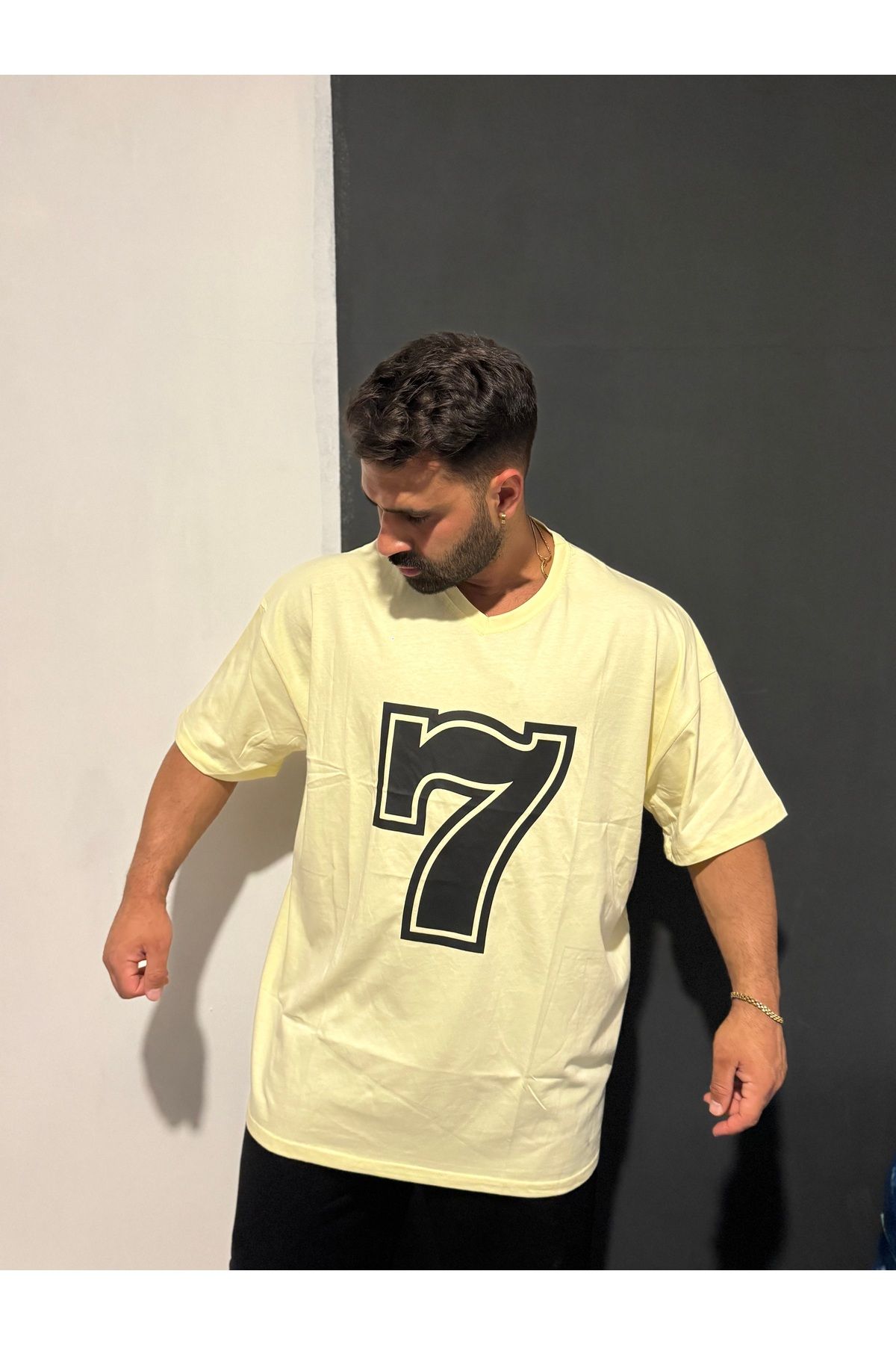 Bas Body FitnessWear Battal Beden Büyük Boy Penye Tişört Sarı 7 Numara Basklı V Yaka
