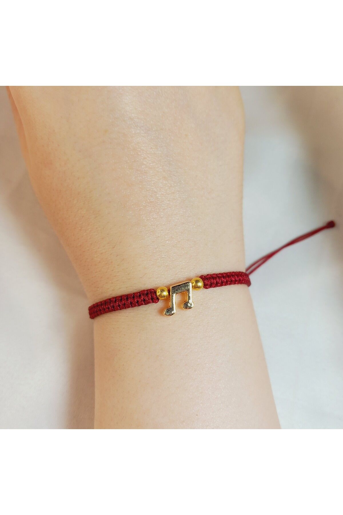Crystal Atelier Altın Nota Figürlü Bordo Makrome Bileklik-El Yapımı Ayarlanabilir Müzik Temalı Unisex Takı