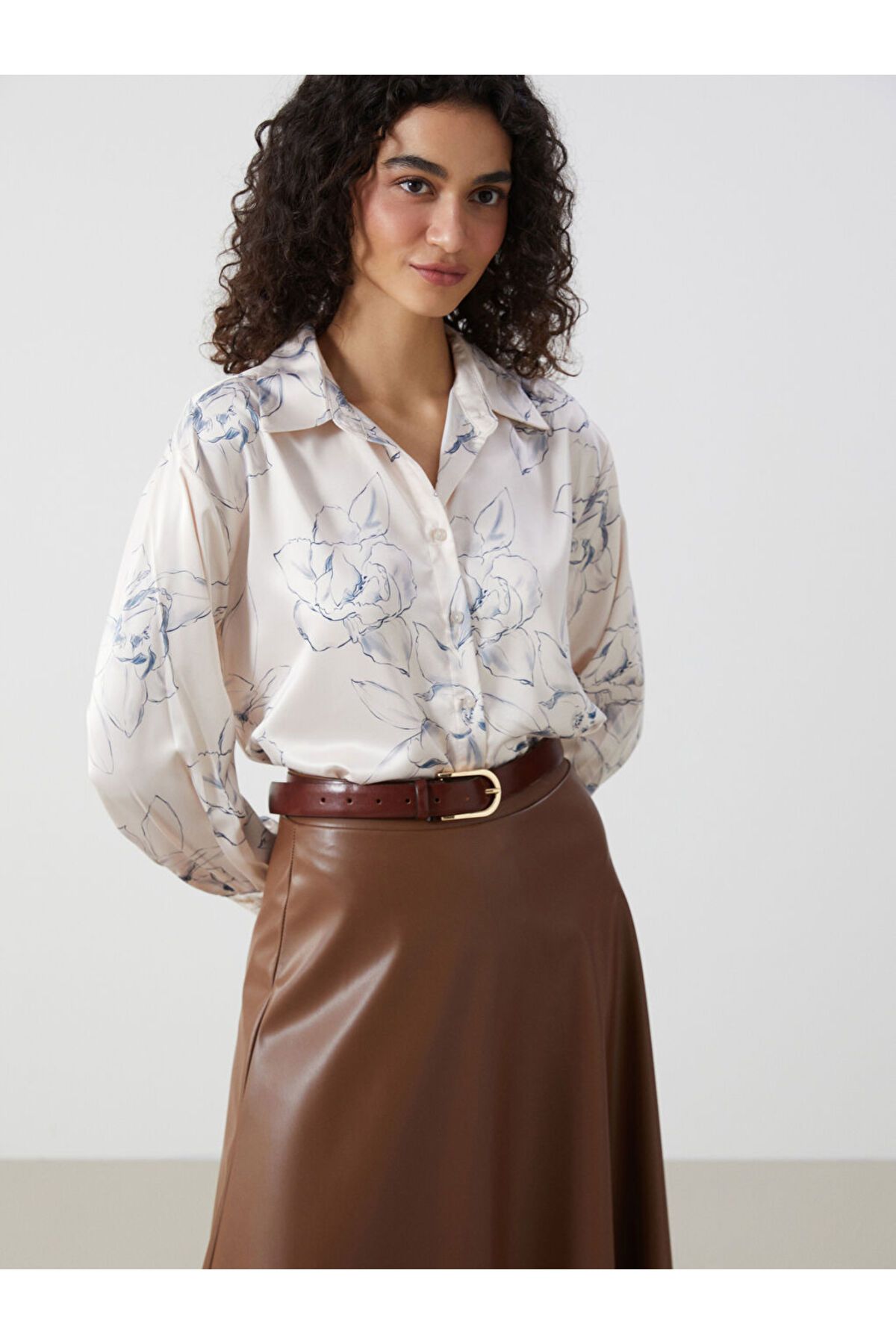 LC Waikiki LCW Modest Ekru Çiçekli Saten Kadın Gömlek Tunik S5FE21Z8NVY25
