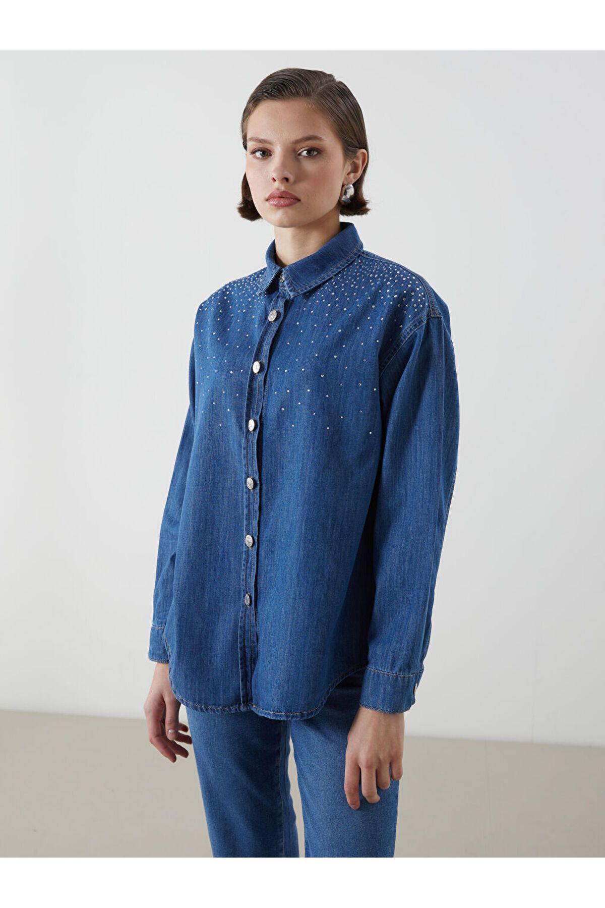 LC Waikiki LCWAIKIKI Classic Indigo Taşlı Kadın Jean Gömlek S5J628Z8NVY25