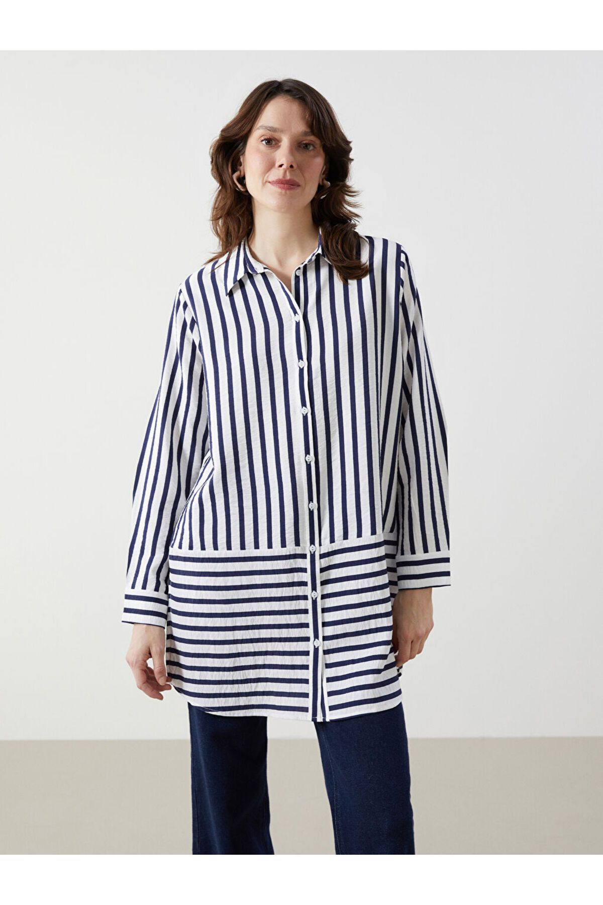 LC Waikiki LCWAIKIKI Classic Indigo Çizgili Kadın Gömlek Tunik S5K924Z8NVY25