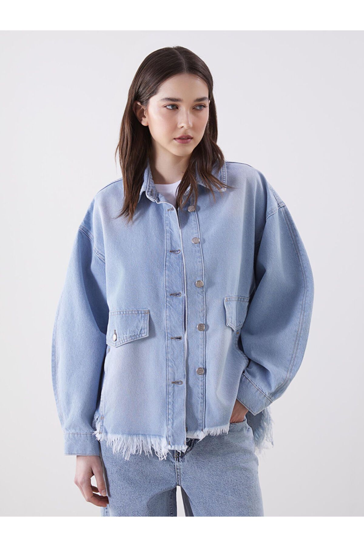 LC Waikiki LCW Vision Indigo Yırtık Detaylı Oversize Kadın Jean Gömlek S5NE03Z8NVY25