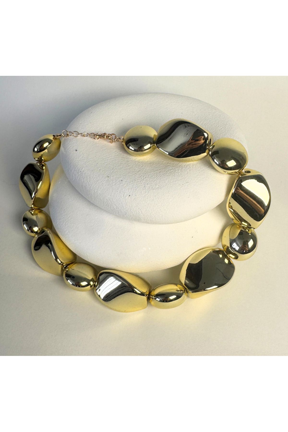 LYRA OFFİCİAL Parlak Gold Oval Yuvarlak Statement Kolye