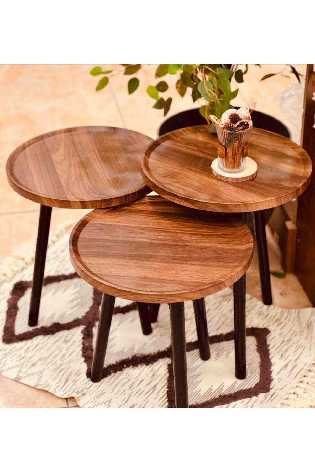 Un-Set of 3 tables with an elegant wooden design that fits every corner of your home. 5