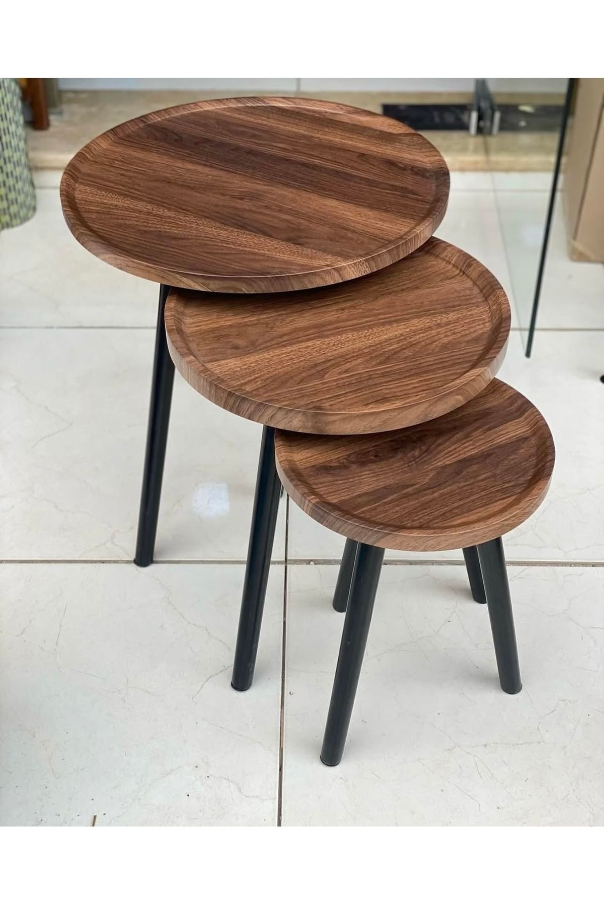 Un-Set of 3 tables with an elegant wooden design that fits every corner of your home. 6