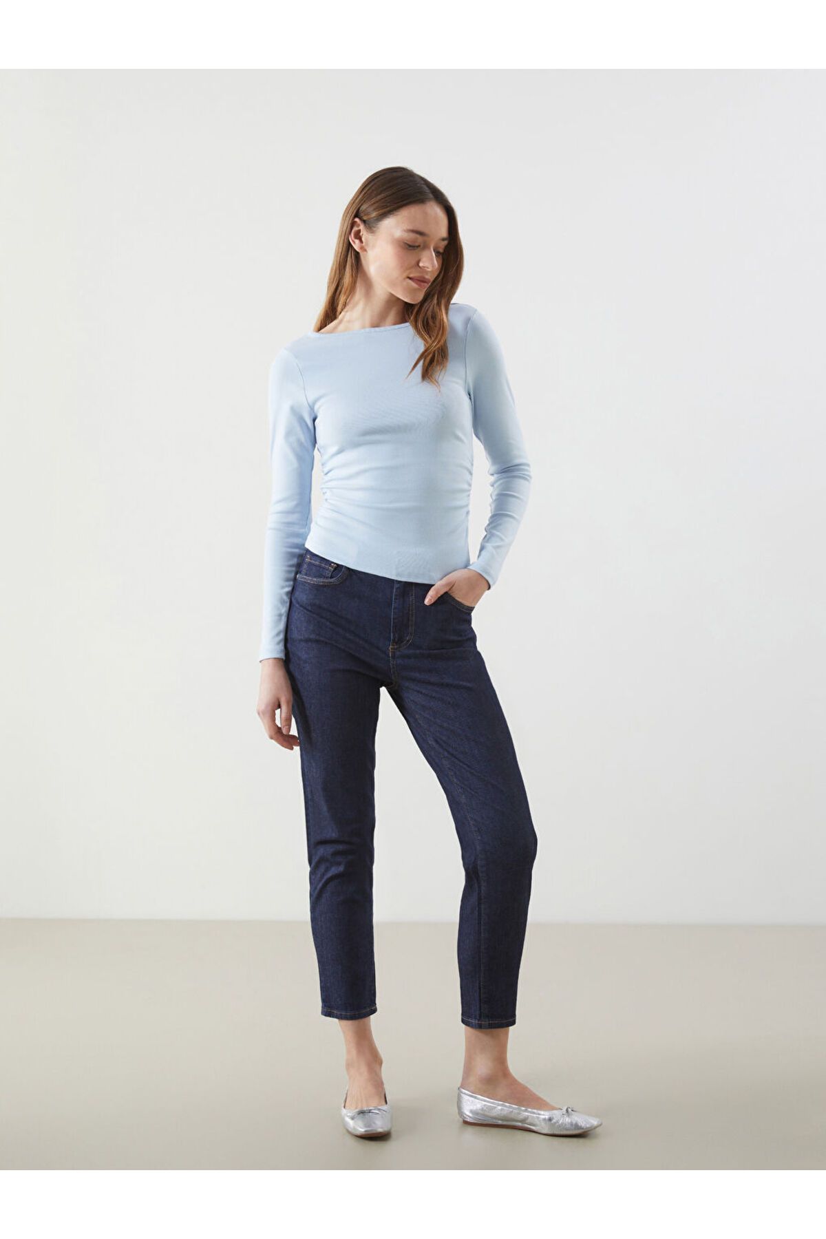 LC Waikiki LCW ECO Indigo Slim Mom Kadın Jean Pantolon S5G388Z8NVY25
