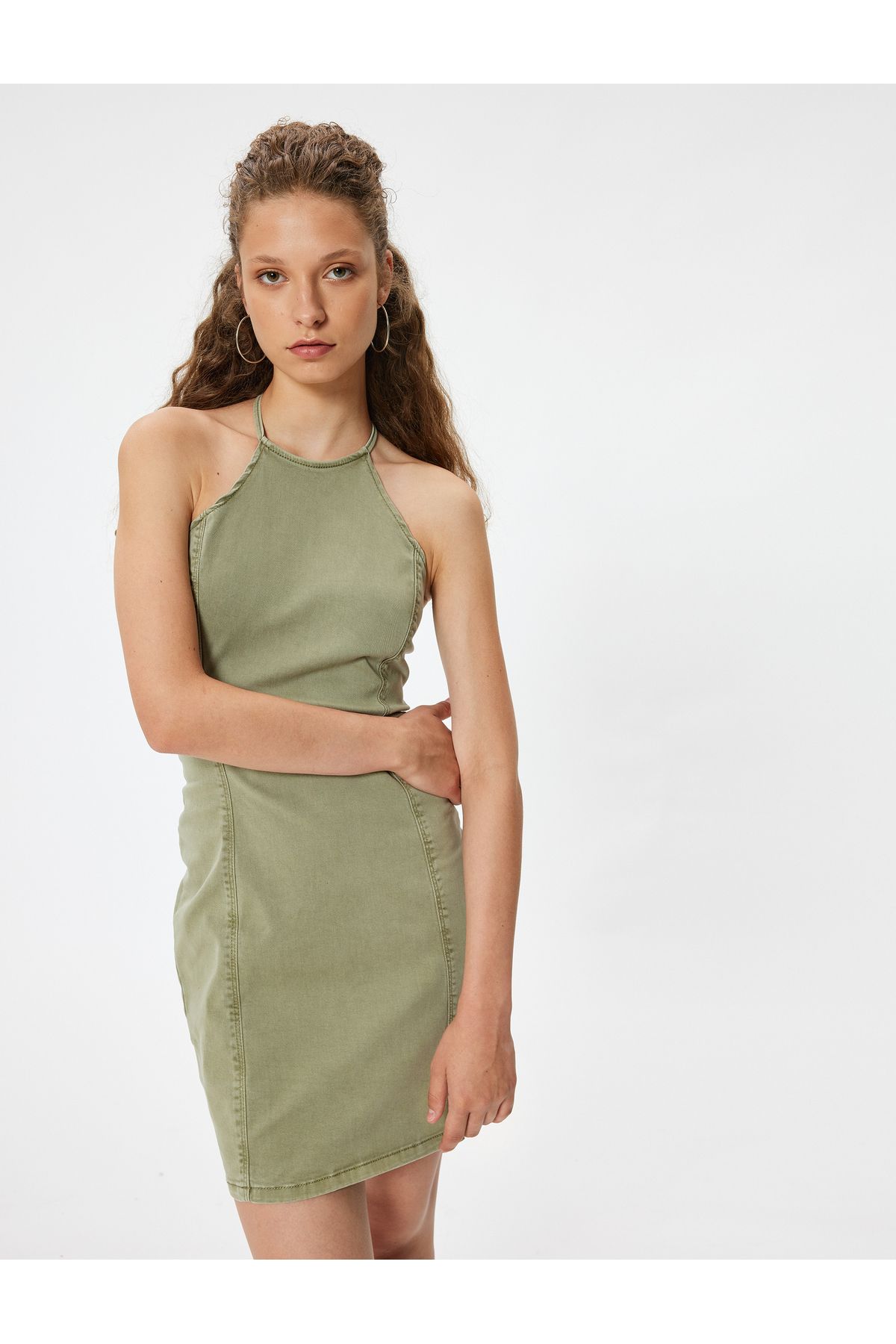 Koton Yeni Sezon Halter Yaka Elbise Mini Kolsuz Dikiş Detaylı Slim Fit