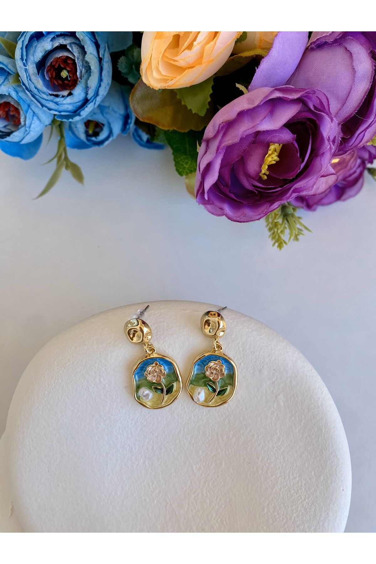 Atelier Licia Çiçek Detaylı Vintage Gold Küpe- Pastel Renkli Yazlık Retro Tarz Küpe