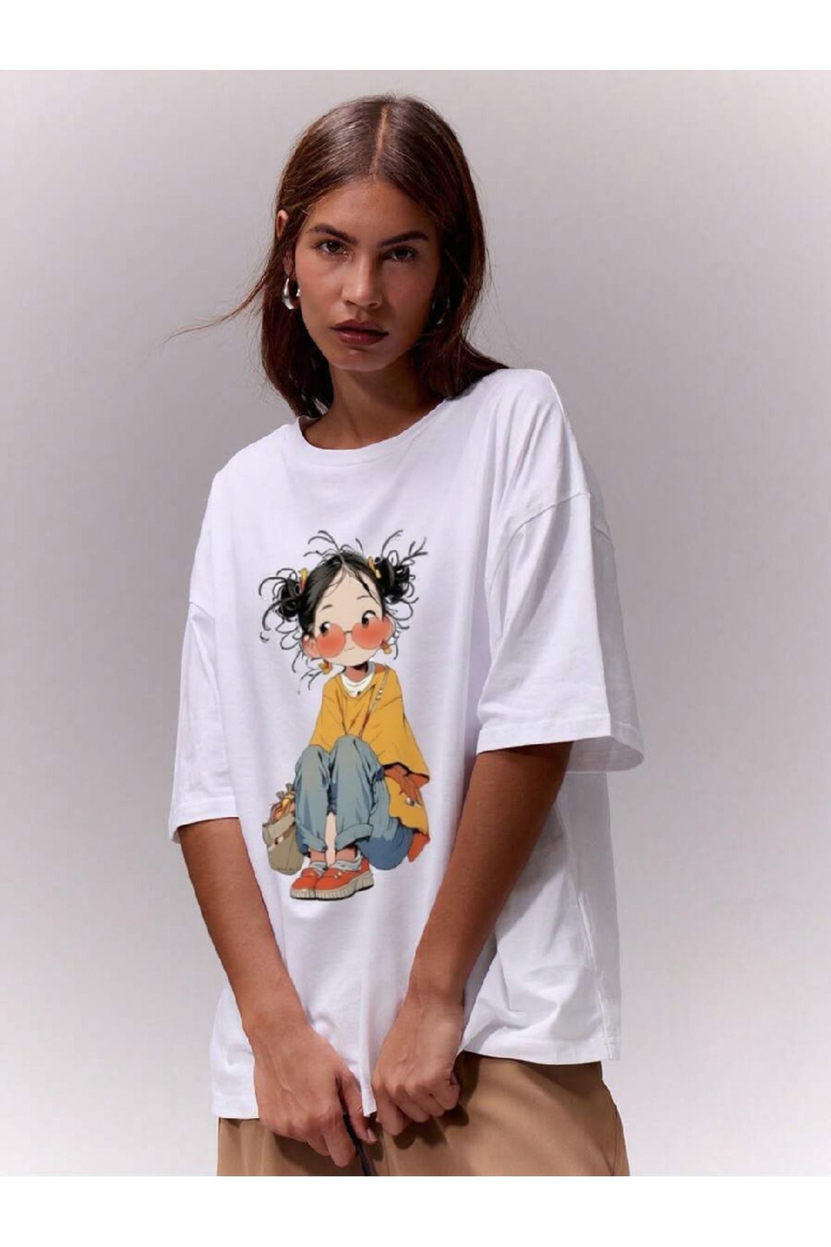 ELNOYA Unisex Pamuklu Beyaz Oversize "Gözlüklü Tatlı Kız" Baskılı Rahat Günlük T-shirt
