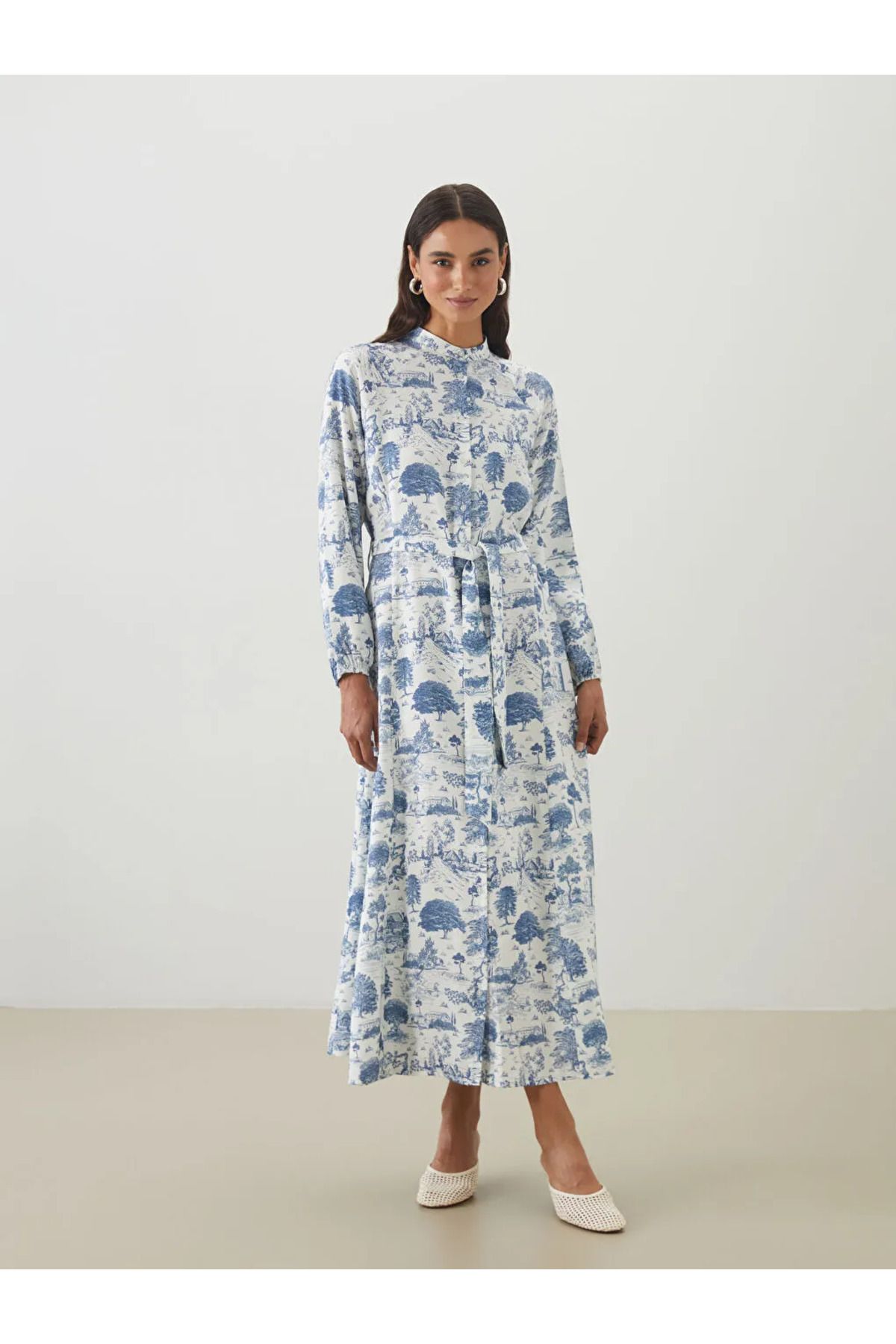 LC Waikiki-LCW Rochie din amestec modal cu model albastru modest cu guler judecător 1