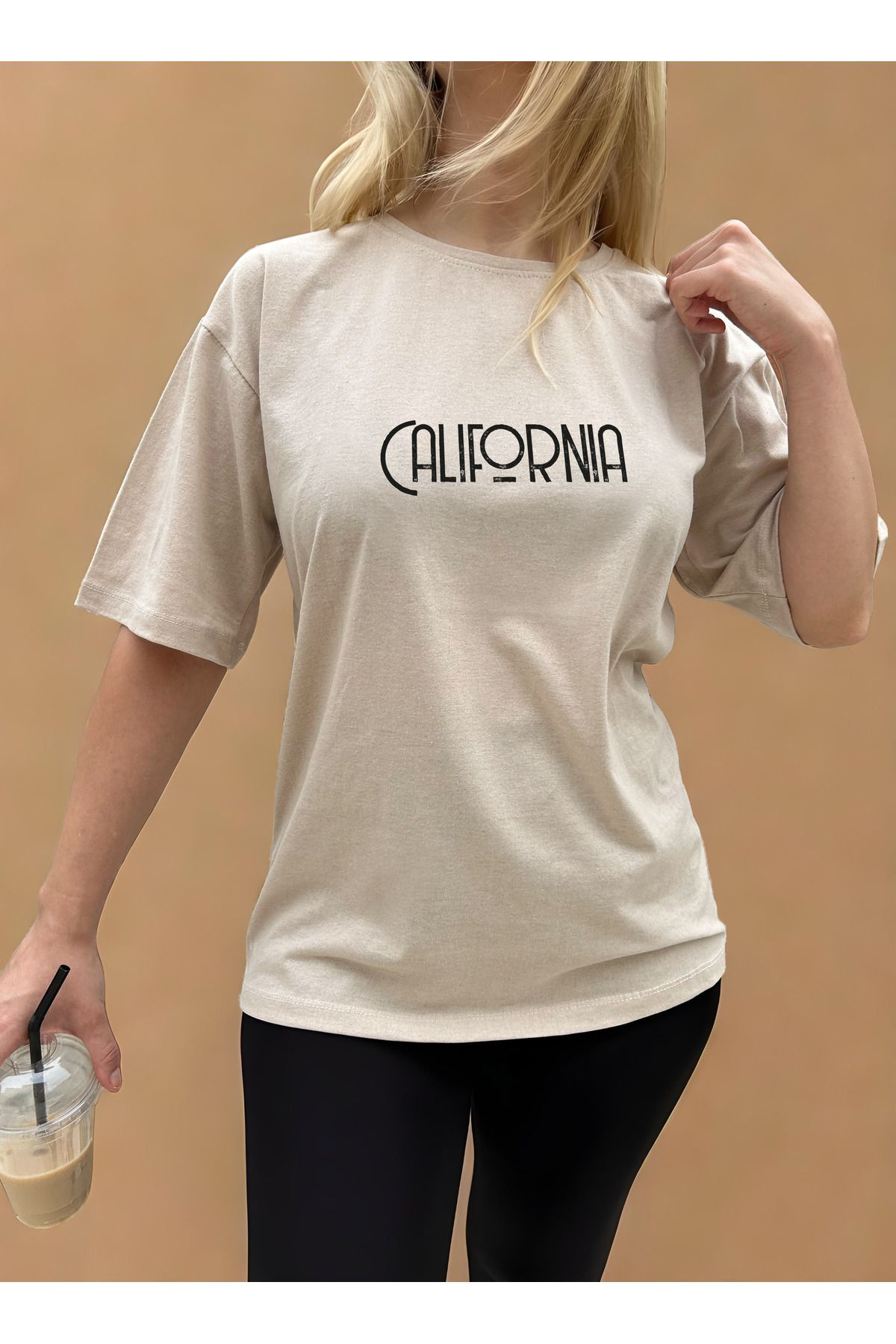 ClubSpaceAstro California Yazılı Oversize Tişört Kadın – Rahat ve Trend Kesim