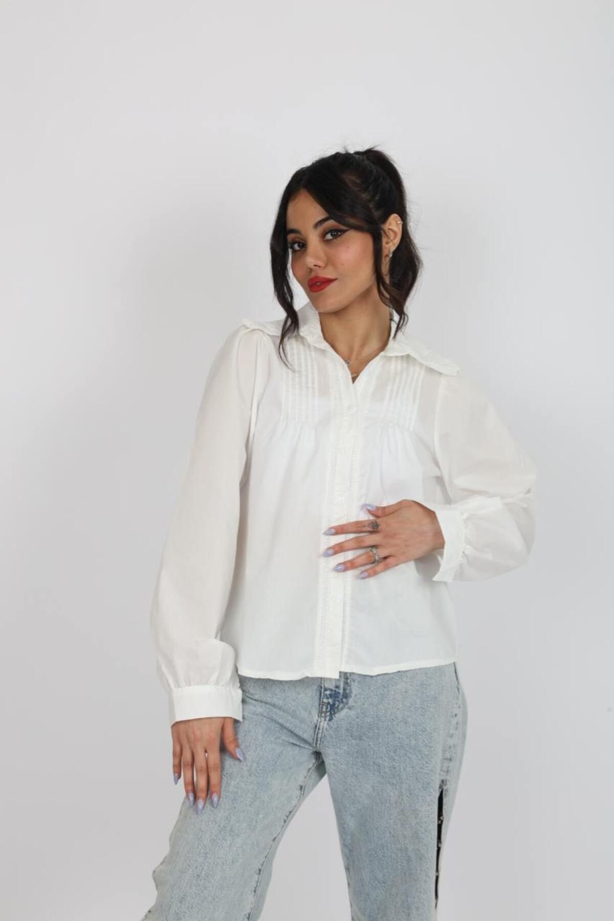 Stil Sepeti Kadın Beyaz Yakası Dantel Detaylı Poplin Gömlek ESC-1000789124