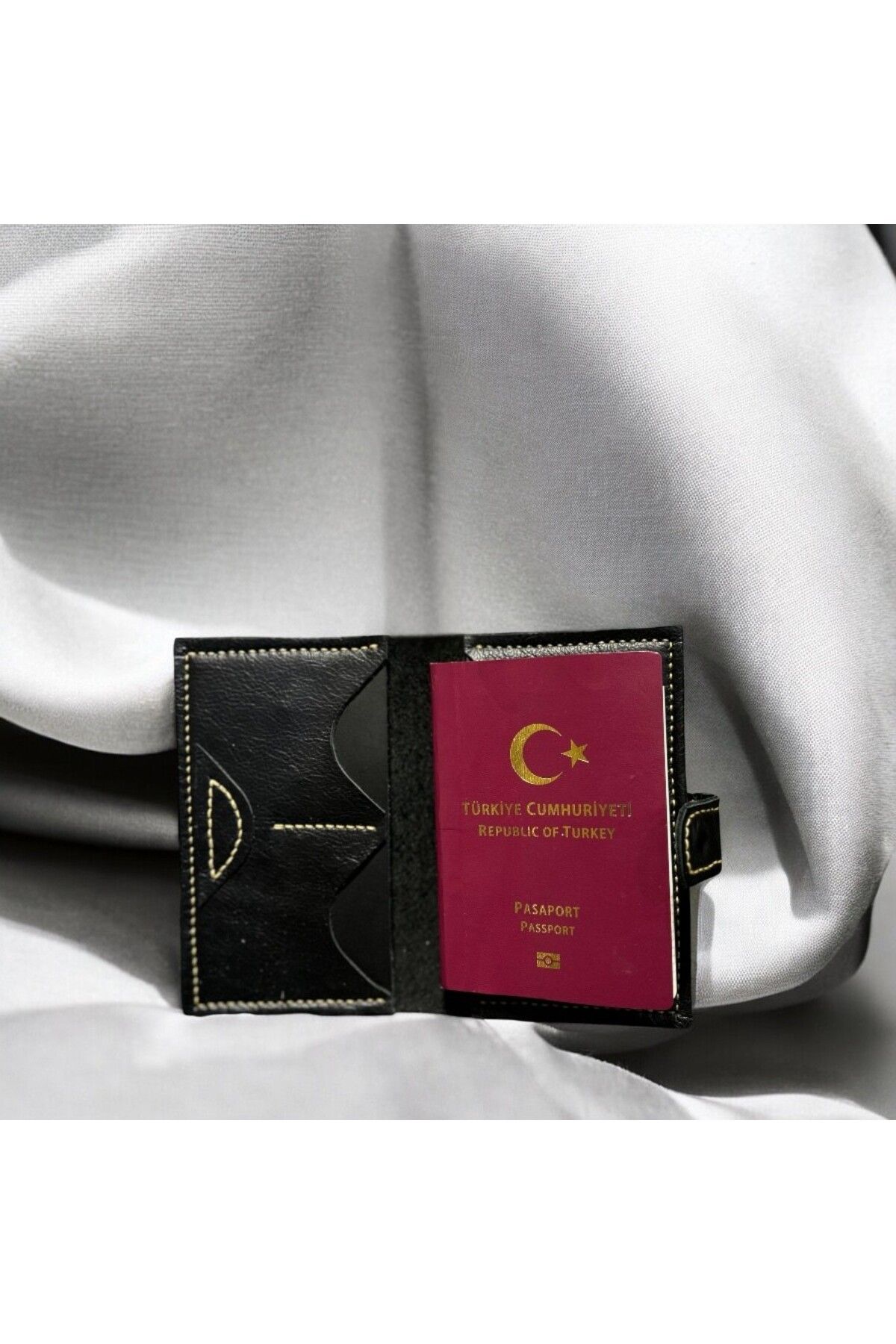 colorful leather bag El Yapımı Hakiki Deri Siyah Pasaportluk – Şık ve Fonksiyonel Seyahat Cüzdanı