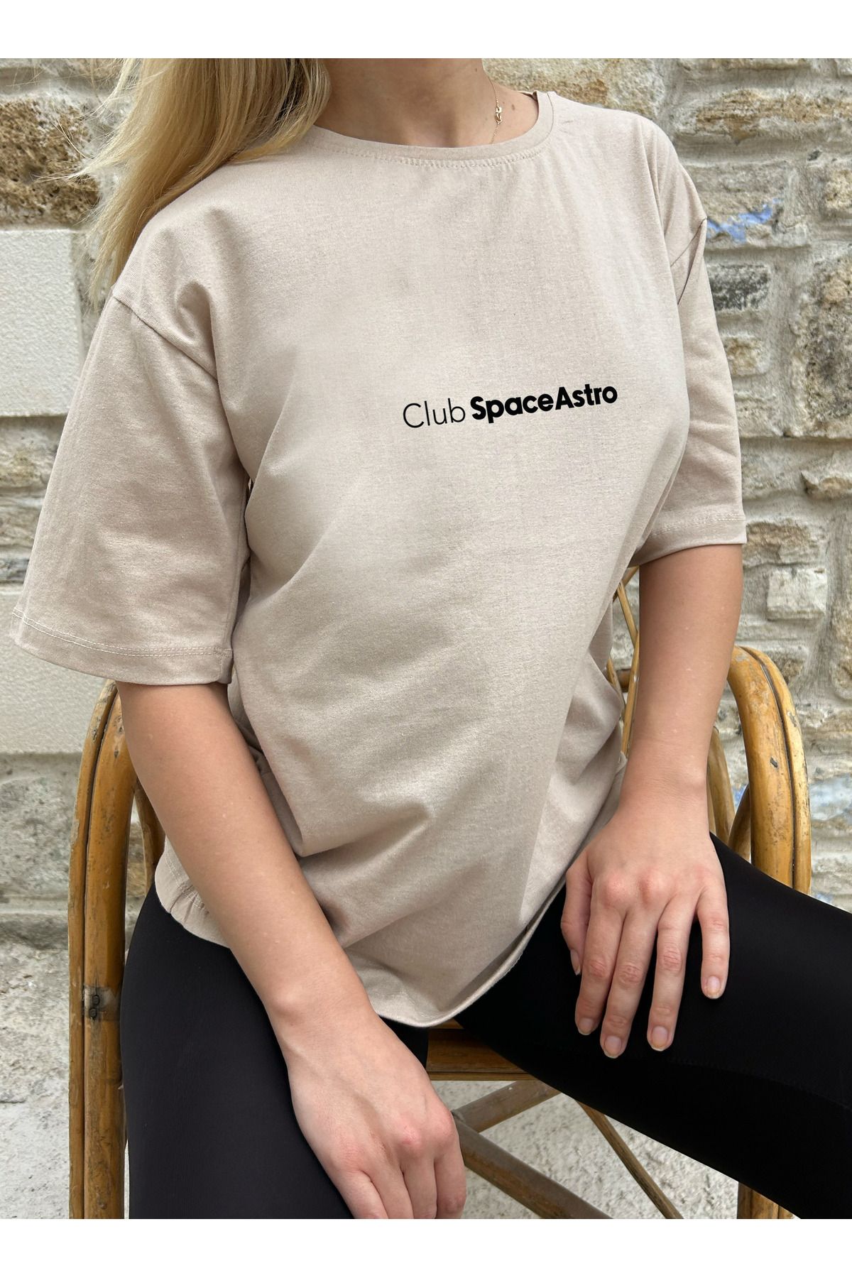 ClubSpaceAstro Kadın Oversize Logo Baskılı Tişört – Streetwear Tarzı
