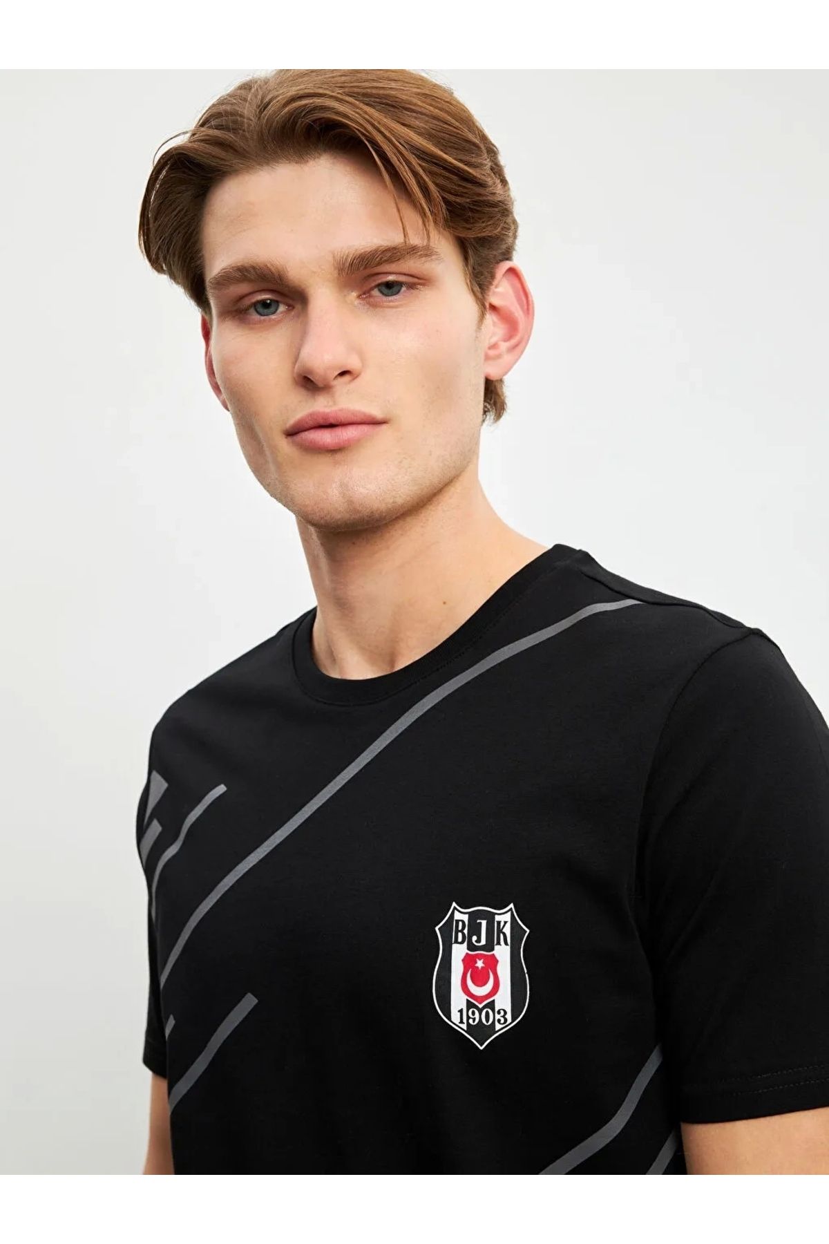 LC Waikiki Siyah Bisiklet Yaka BJK Taraftar Baskılı Pamuklu Erkek Şortlu Pijama Takımı