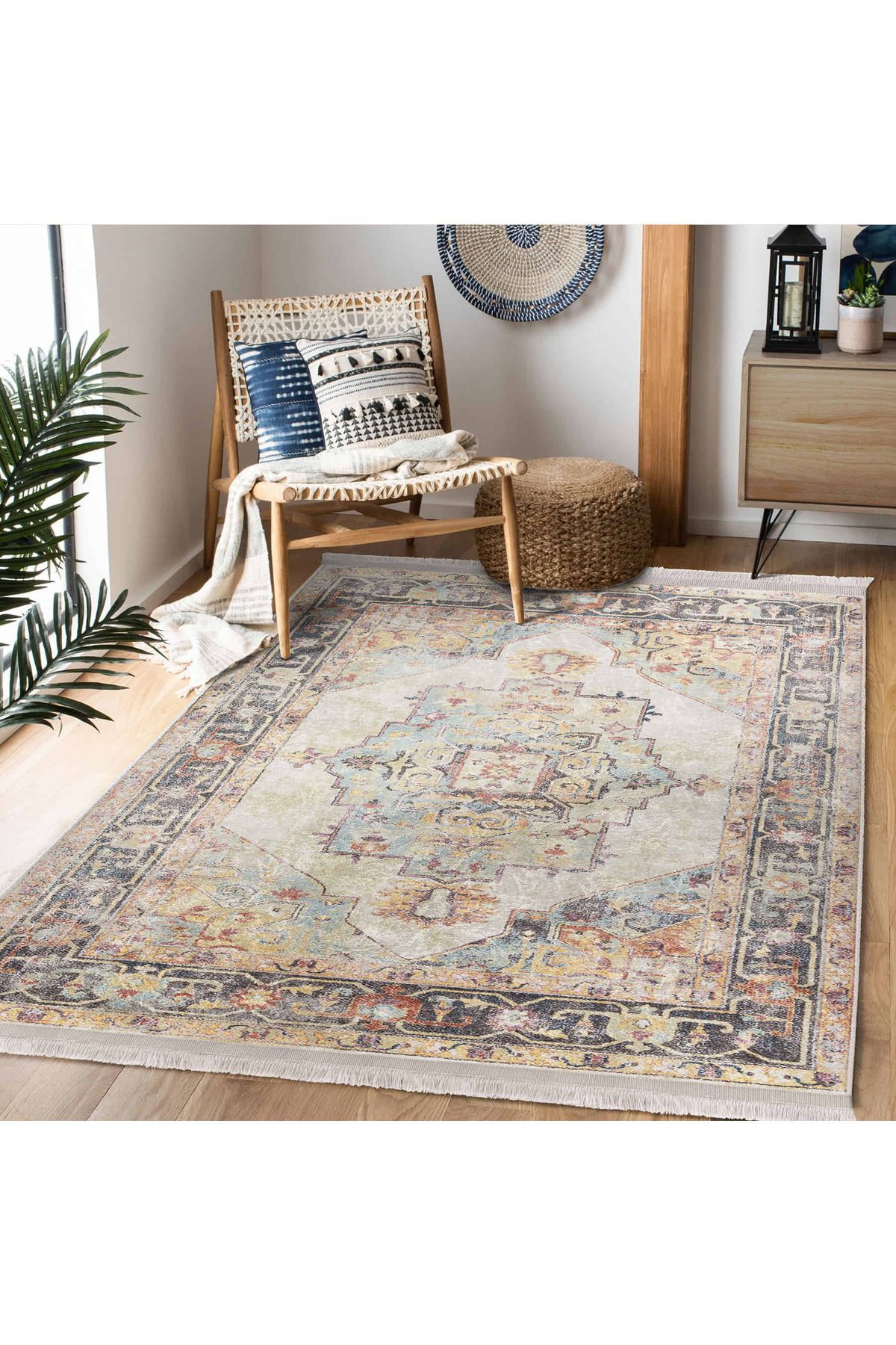 Realhomes Renkli Geometrik Desenli Salon Halısı Kaymaz Taban Makinede Yıkanabilir Özellikte