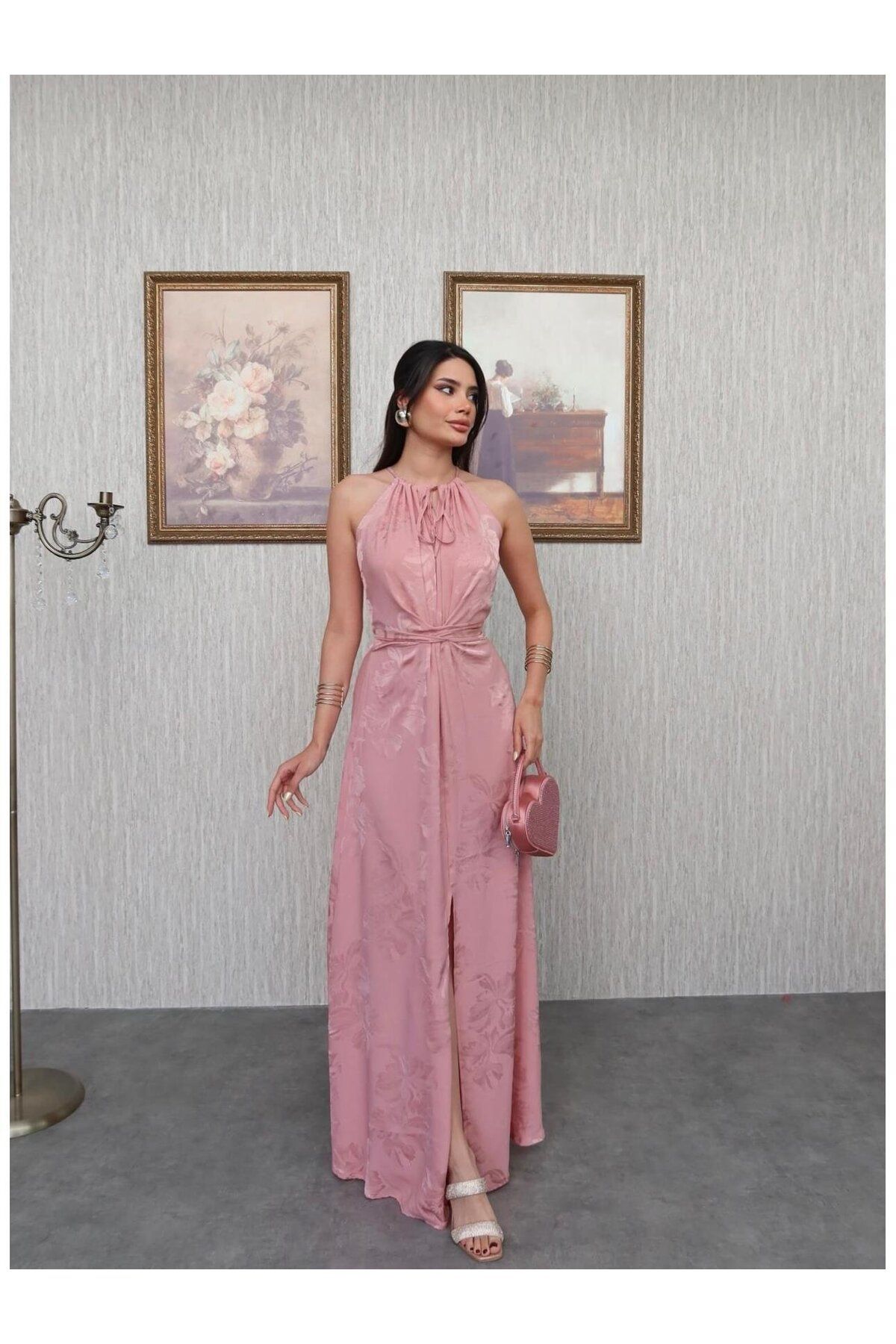 KOSHKA MODA PUDRA Belden Bağlama Yırtmaçlı Saten Elbise