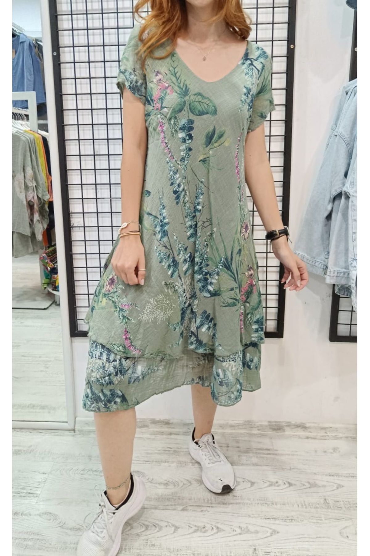 Butik Şans Çiçek Desenli Kısa Kollu V yaka İtalyan Koton Elbise