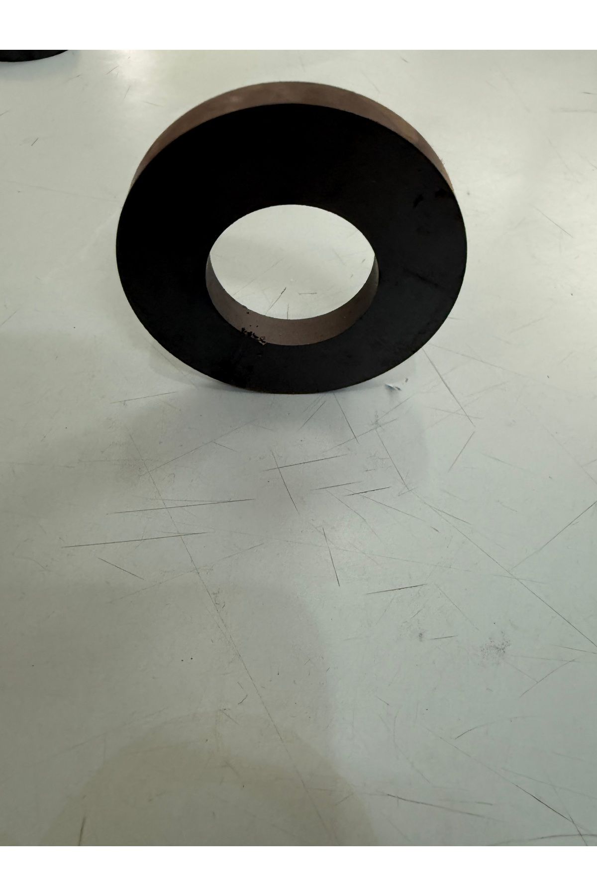 KanatMıknatıs Delikli Ferrit Mıknatıs 60/00/24/10mm