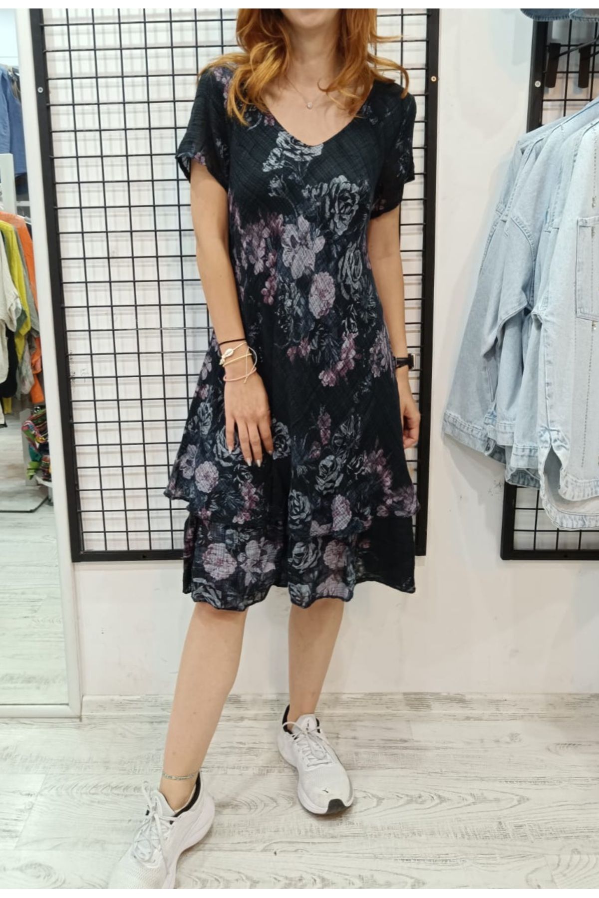 Butik Şans Gül Desenli Kısa Kollu V yaka İtalyan Koton Elbise