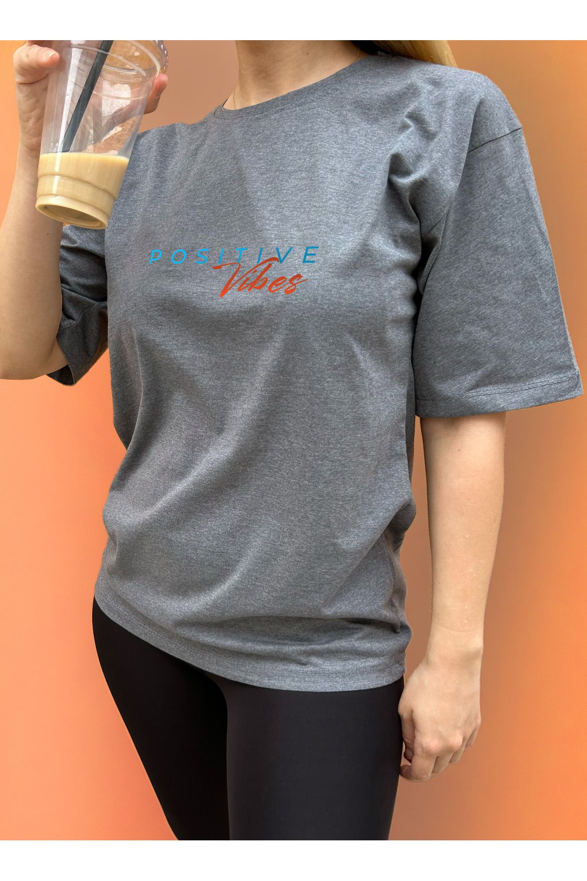 ClubSpaceAstro Kadın Oversize Positive Vibe Baskılı Tişört – Enerjik Günlük Stil