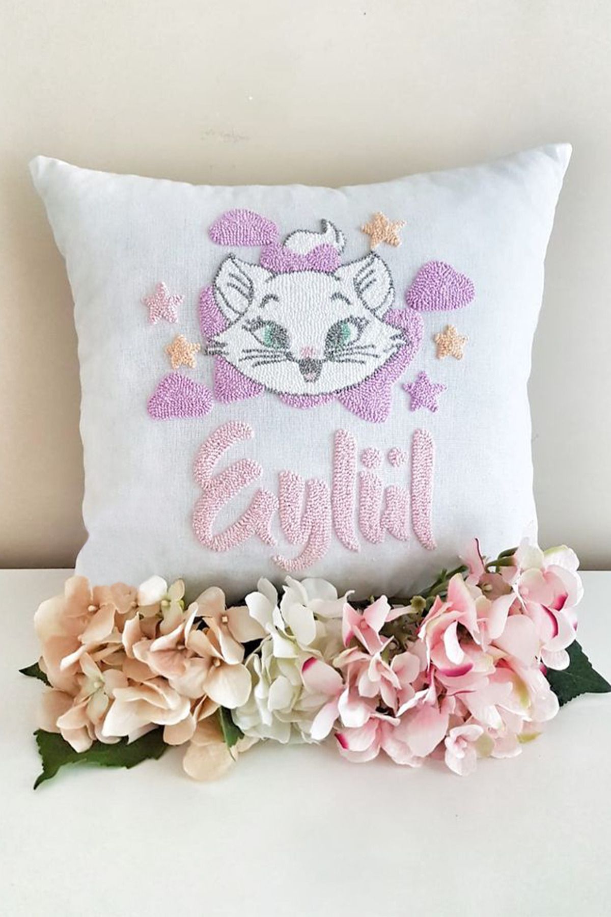 Lemur'ful Punch İşlemeli Yenidoğan Kırlent Kılıfı, Yenidoğan Odası Dekoru