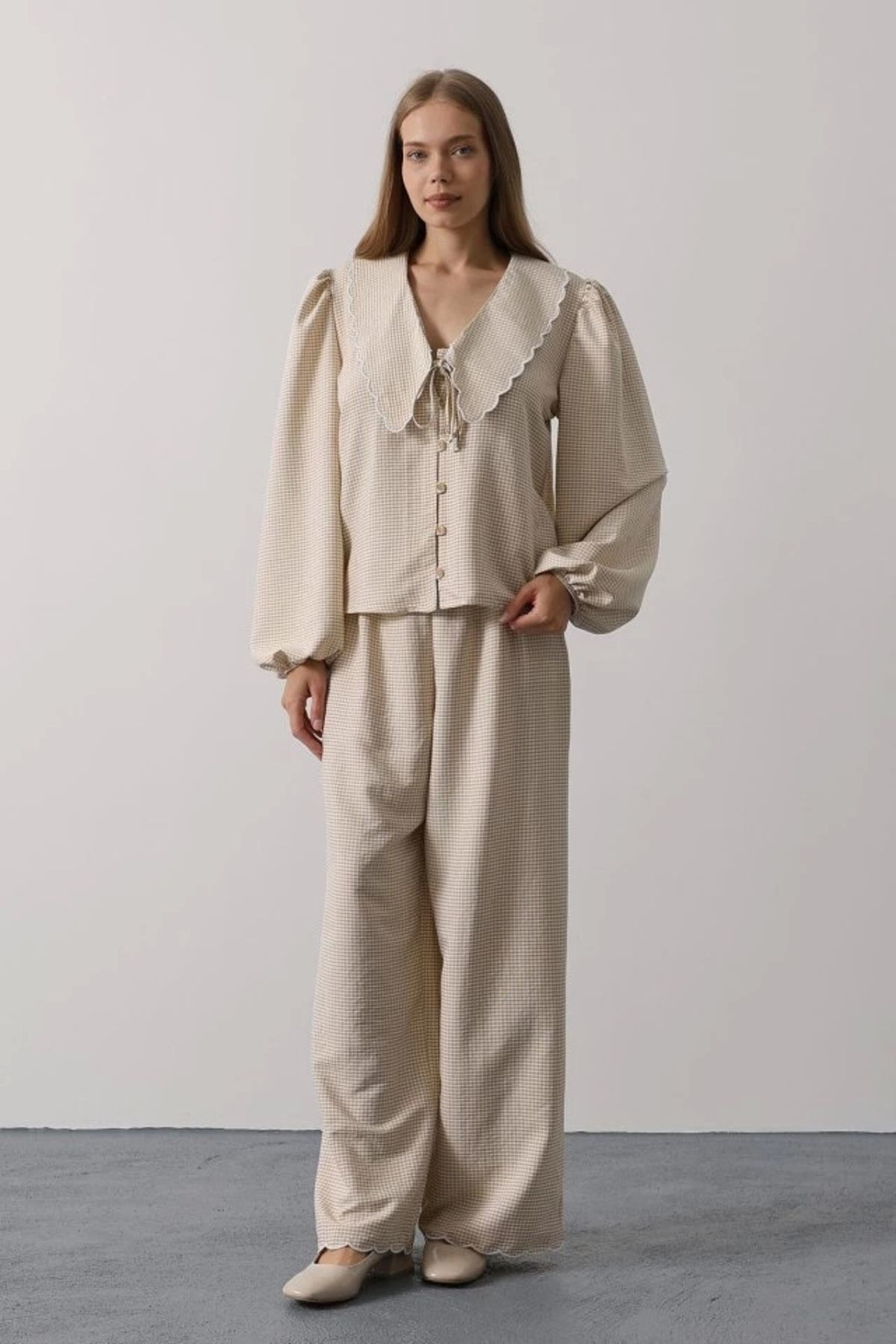 Butik İşlemeli Bebe Yakalı Pantolon Takım - Taş